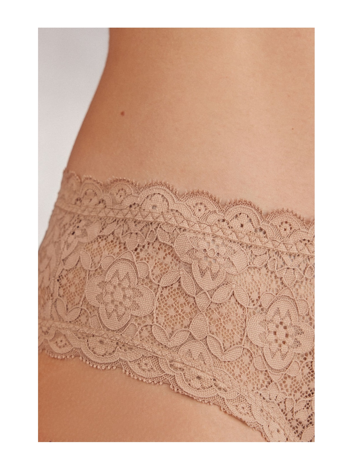 Calcinha Culotte Brasileira Em Renda Bege Intimissimi