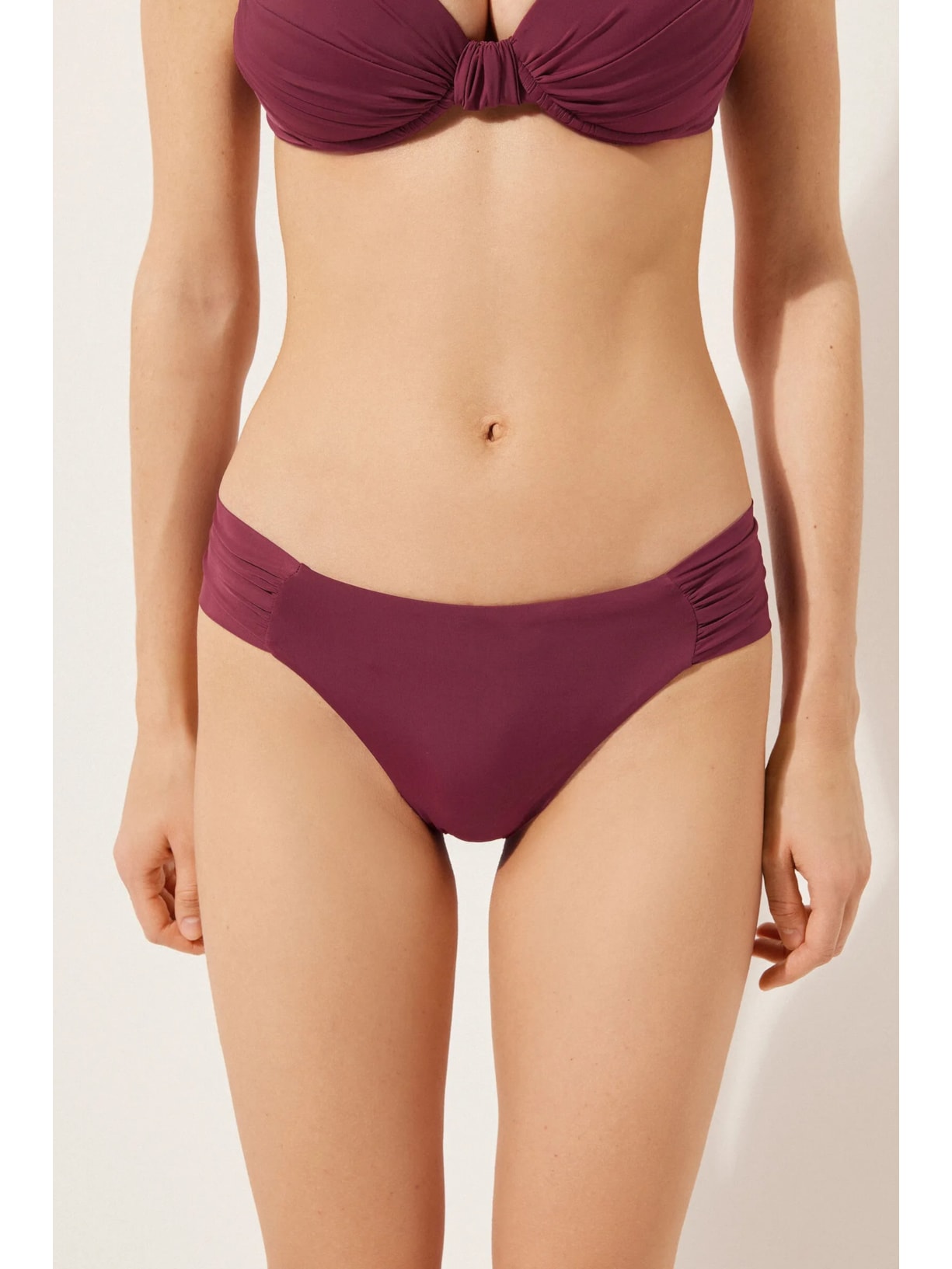 Calcinha De Biquíni Brasileira Com Drapeado Indonésia Bordô Calzedonia