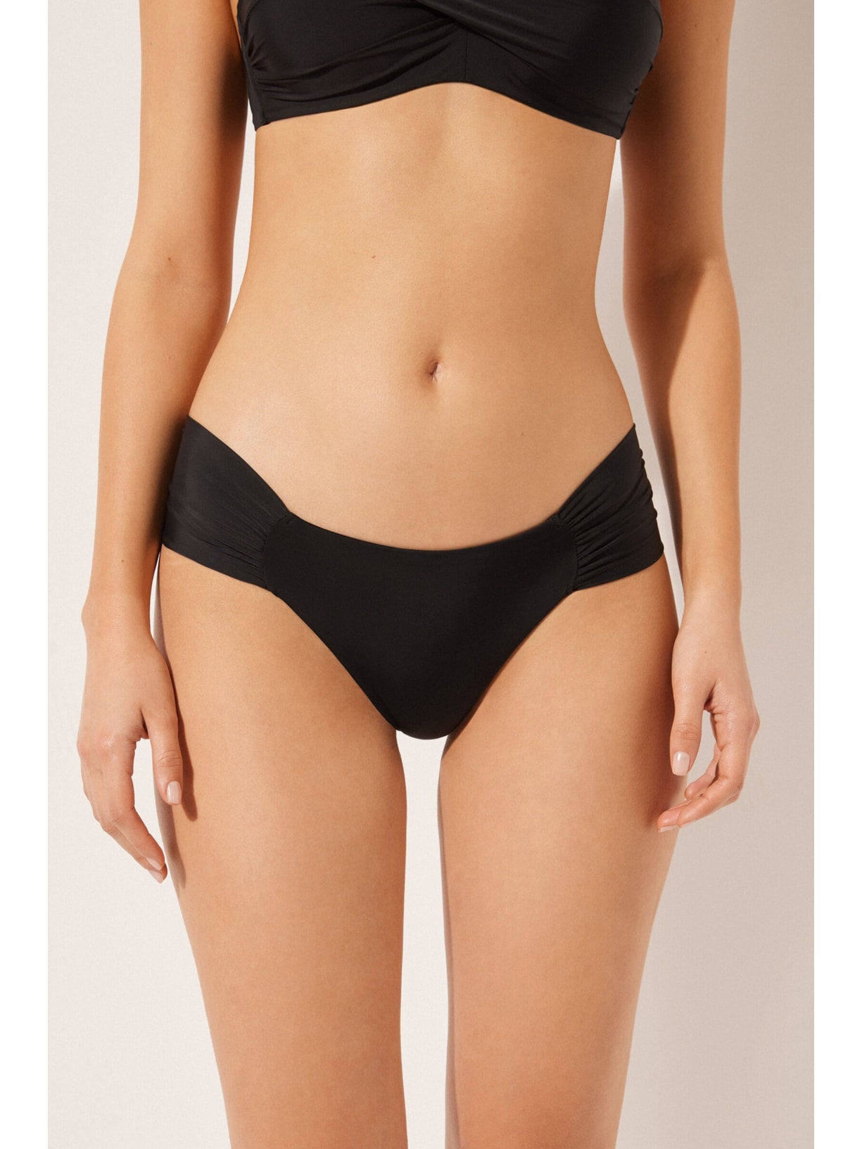 Calcinha De Biquíni Brasileira Com Drapeado Indonésia Preto Calzedonia