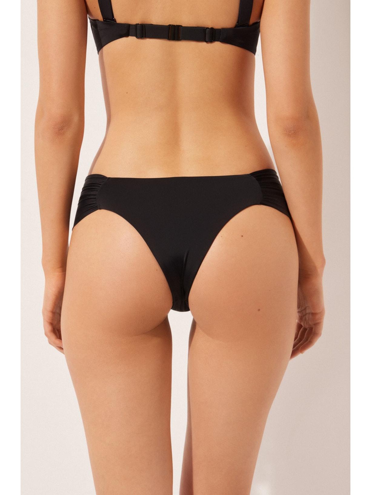 Calcinha De Biquíni Brasileira Com Drapeado Indonésia Preto Calzedonia