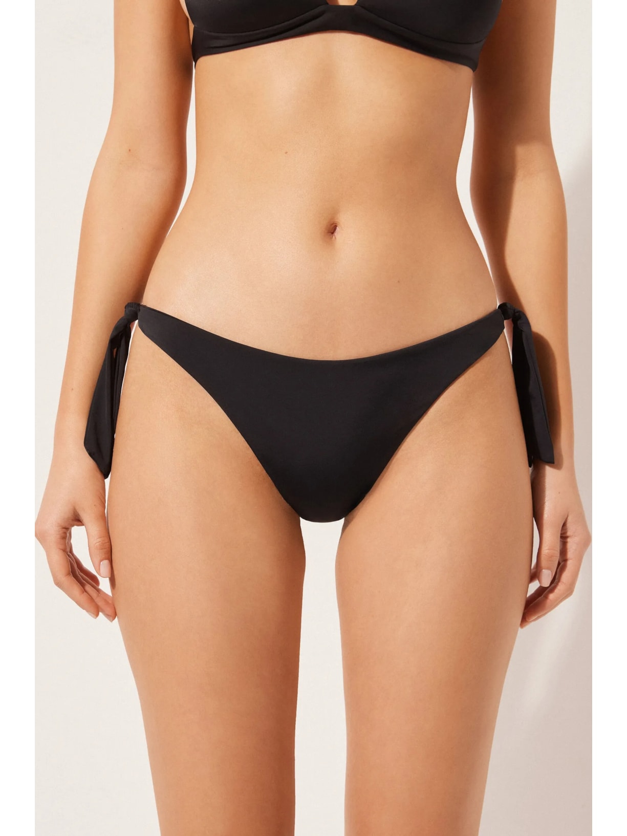 Calcinha De Biquíni Brasileira Com Laços Indonésia Preto Calzedonia