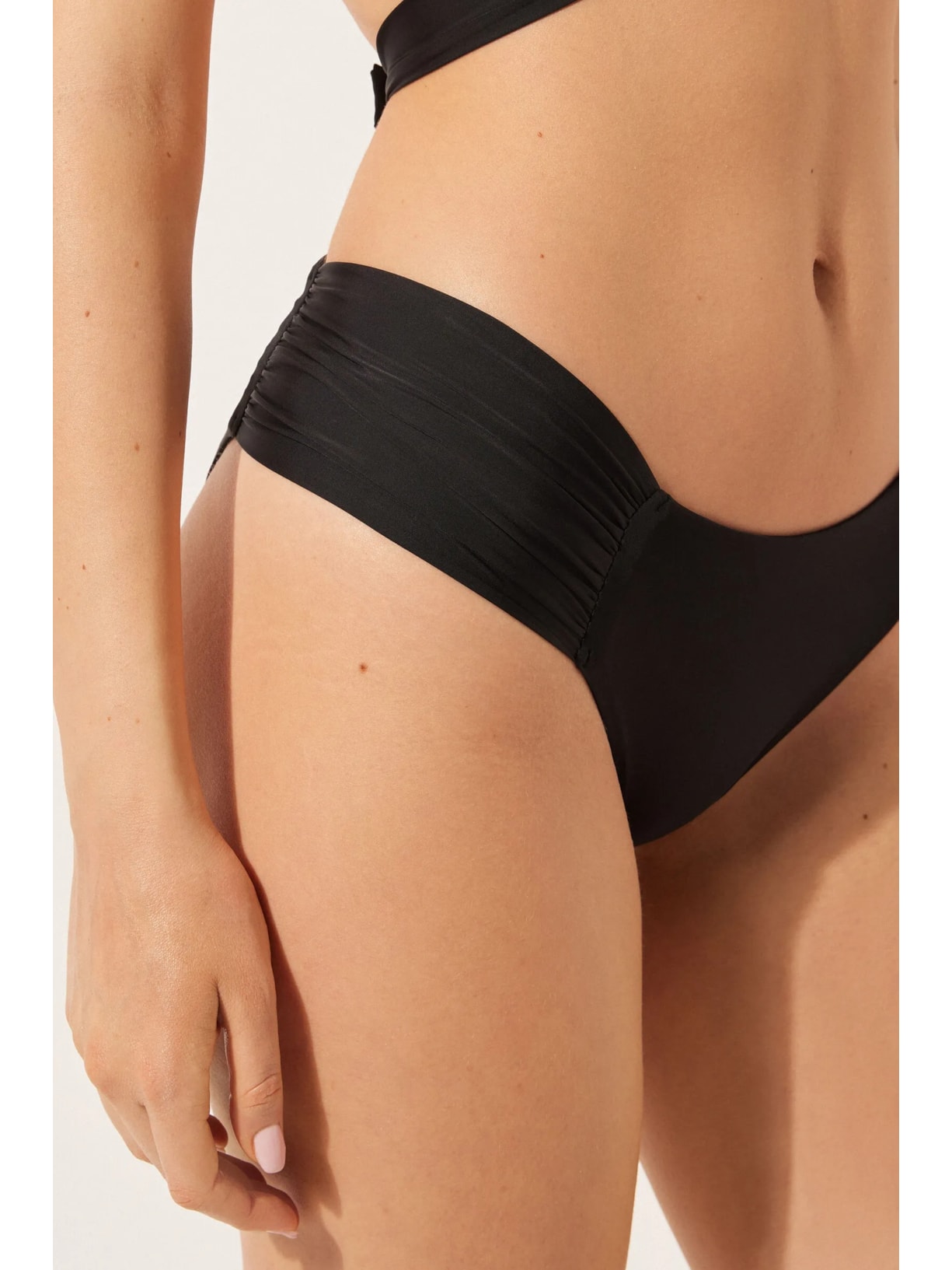 Calcinha De Biquíni Com Drapeado Indonésia Preto Calzedonia