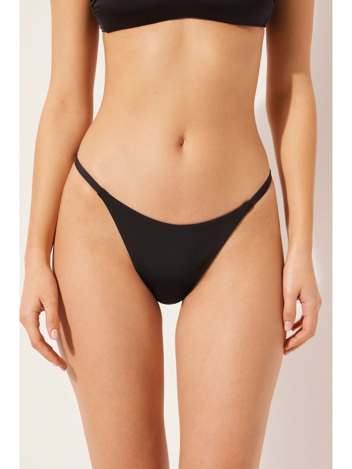 Calcinha De Biquíni Fio Dental Indonésia Preto Calzedonia