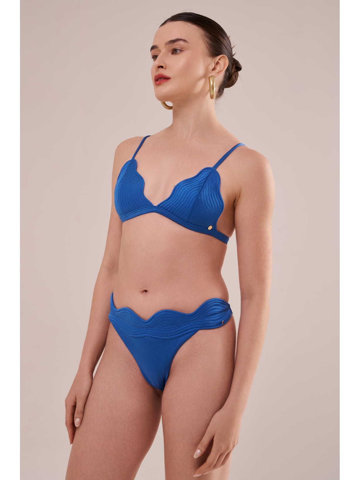 calcinha midi em matelassê orla azul Suntime