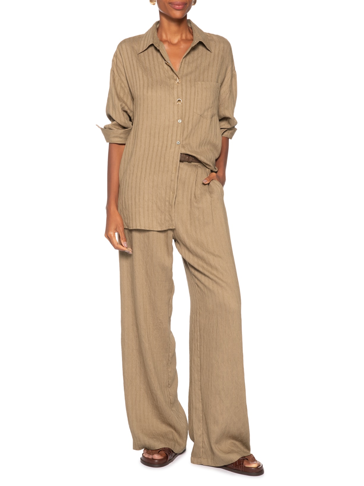 Camisa Feminina Listrada Com Bolso Bege Basiq