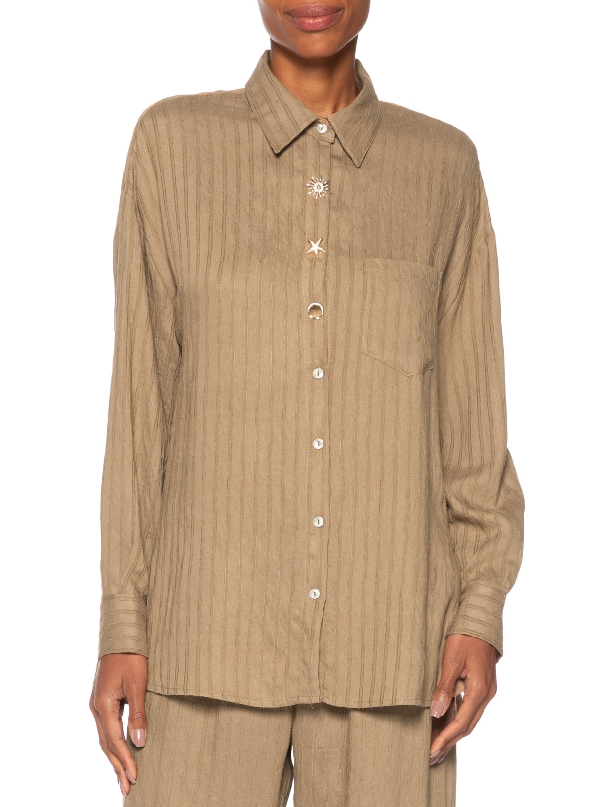 Camisa Feminina Listrada Com Bolso Bege Basiq