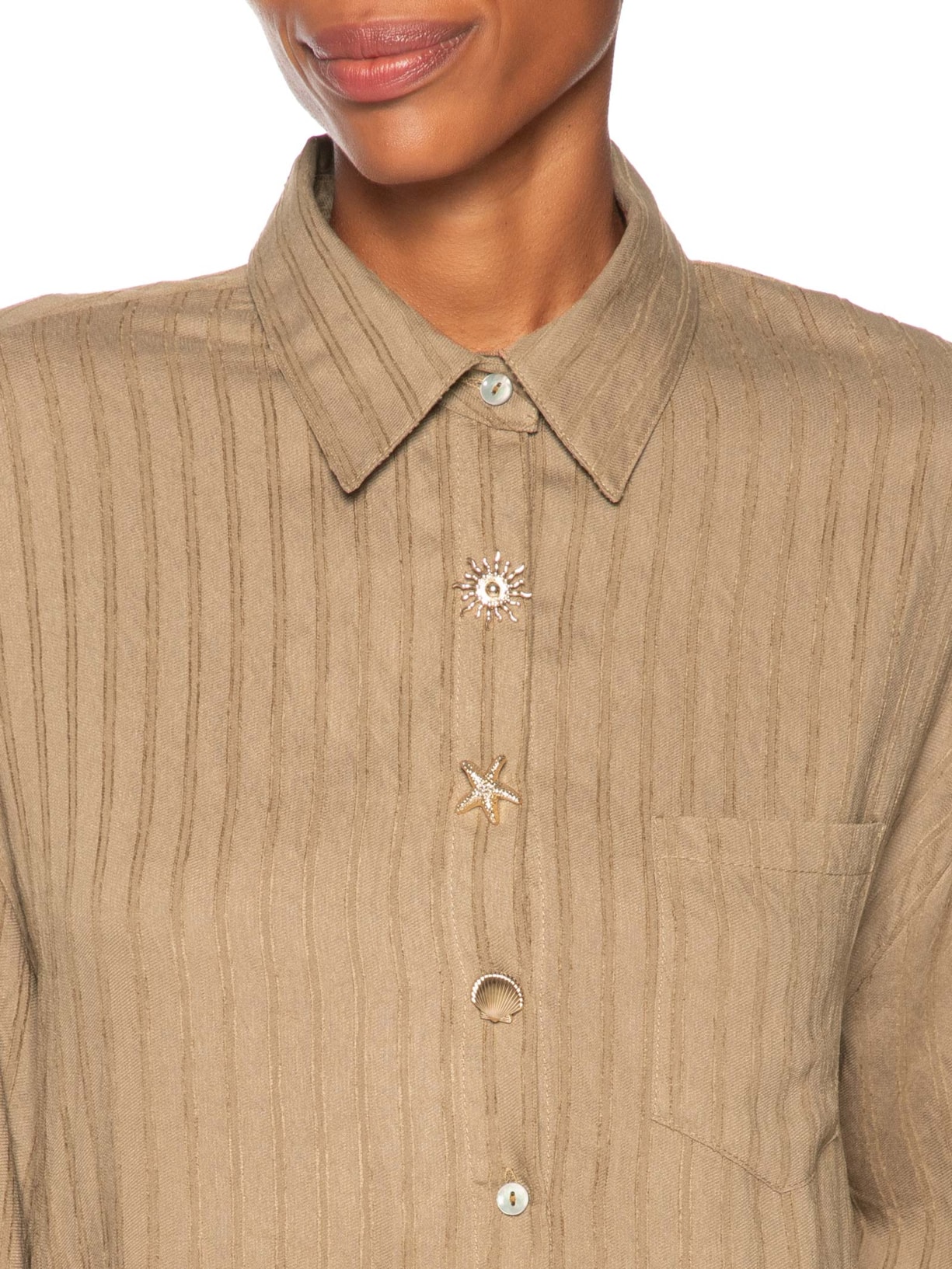 Camisa Feminina Listrada Com Bolso Bege Basiq