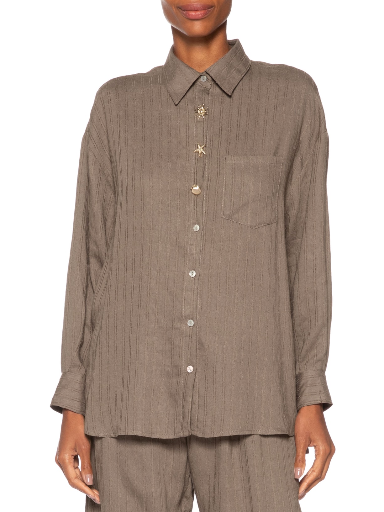 Camisa Feminina Listrada Com Bolso Marrom Basiq