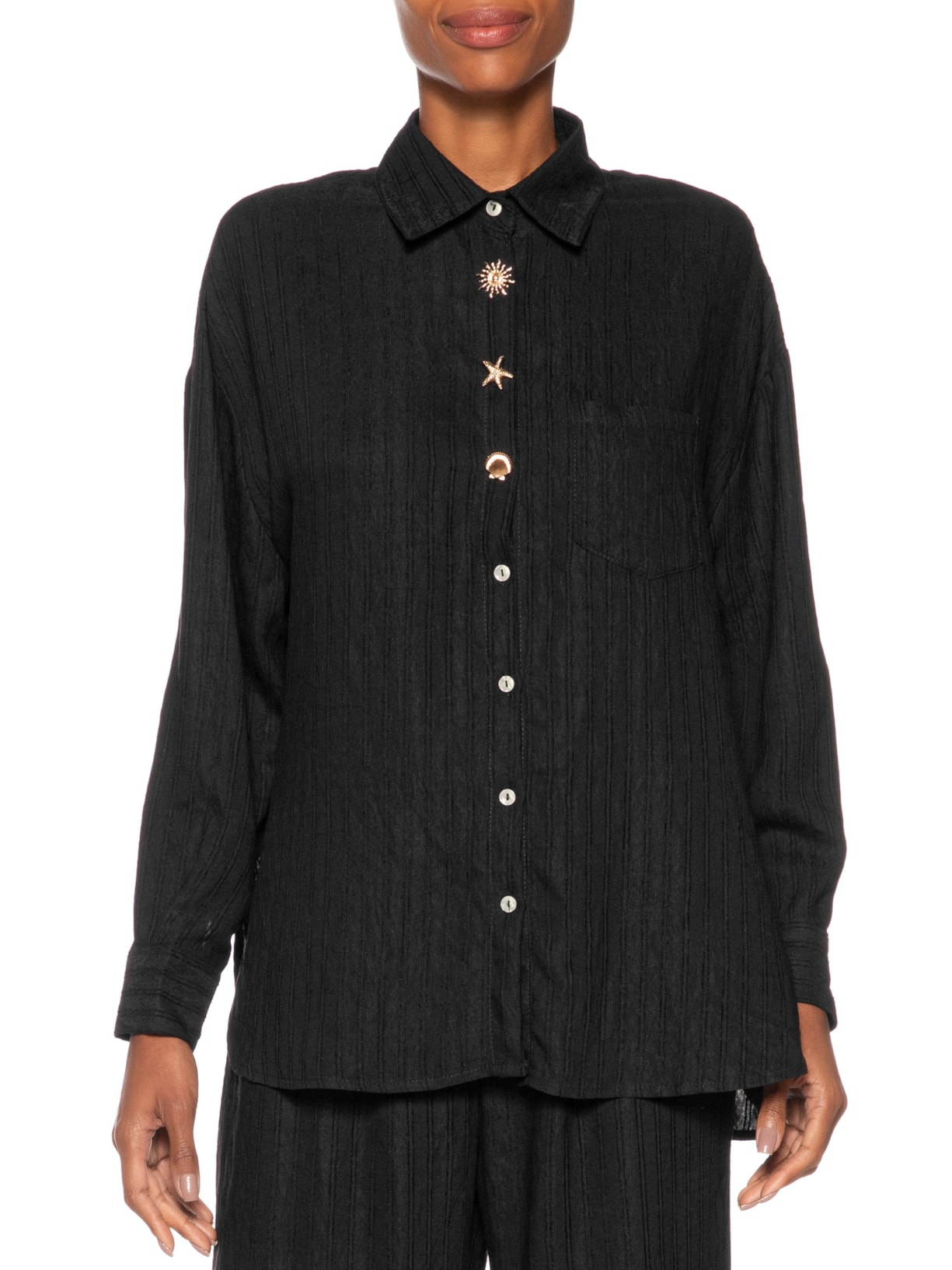 Camisa Feminina Listrada Com Bolso Preto Basiq