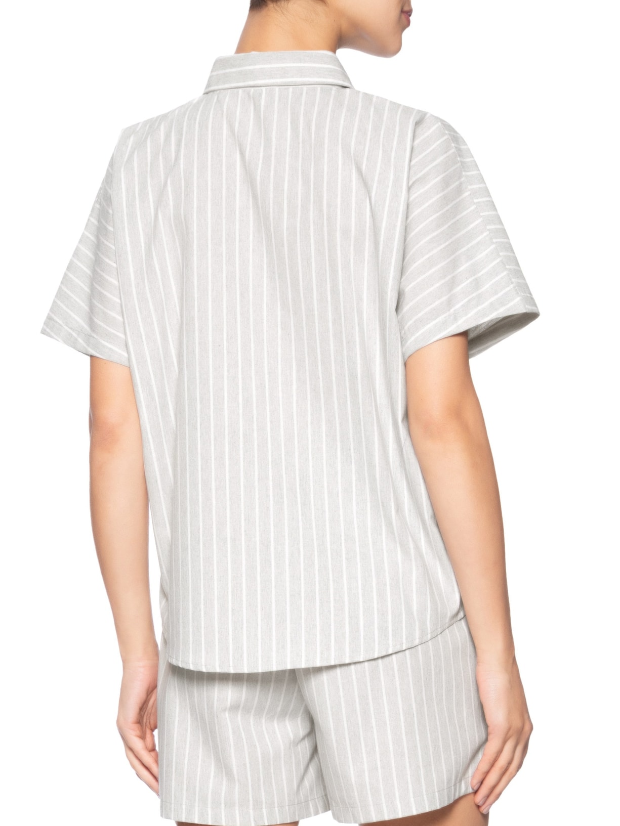 Camisa Feminina Listrada Manga Curta Cinza Basiq