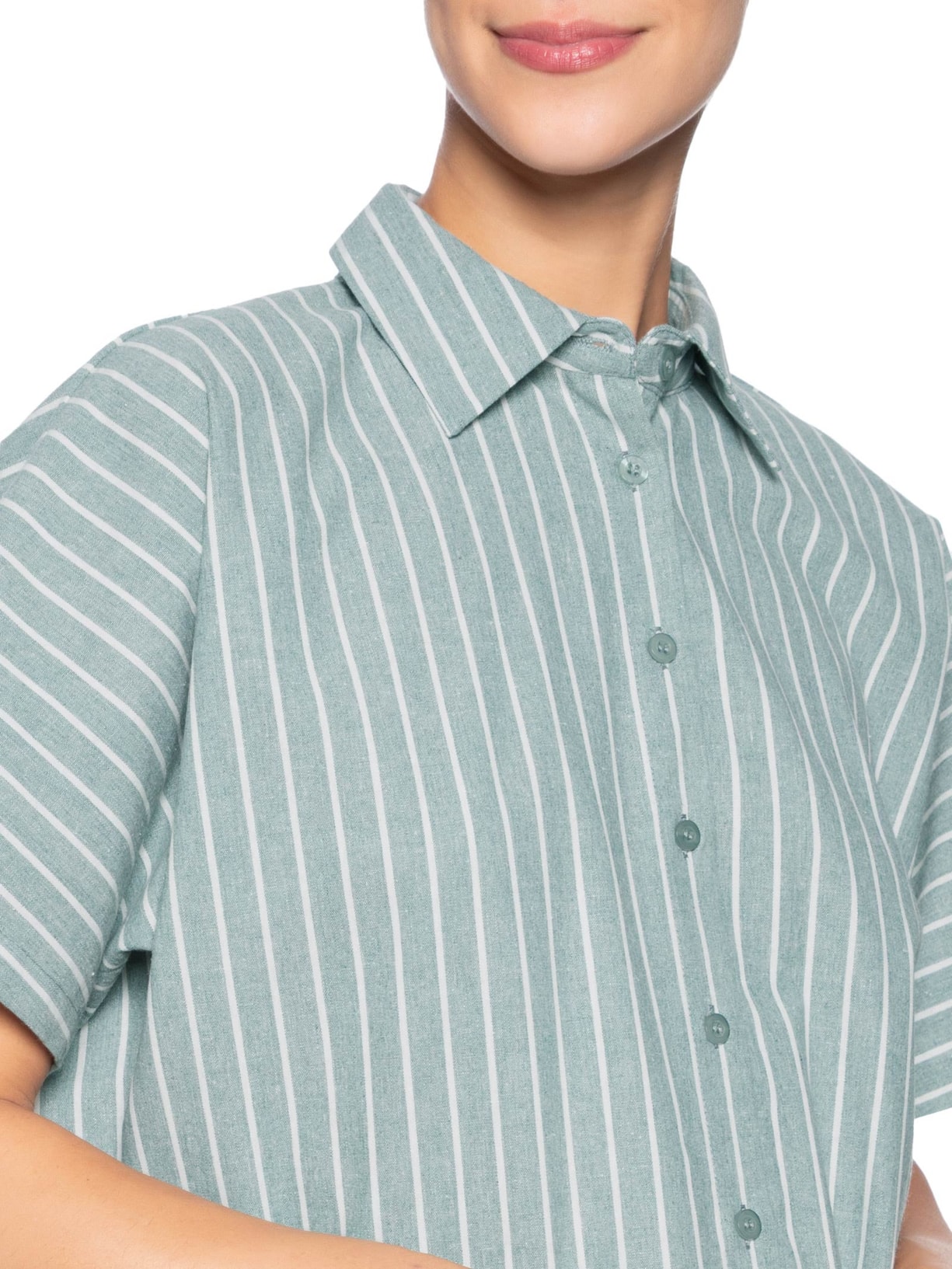 Camisa Feminina Listrada Manga Curta Verde Basiq