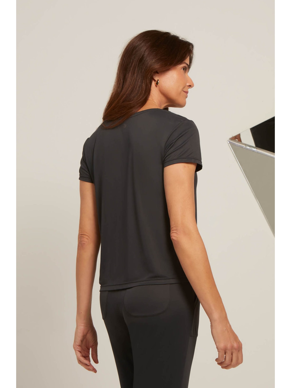 Camiseta Decote V Preta Dry Uv Palma Yogini