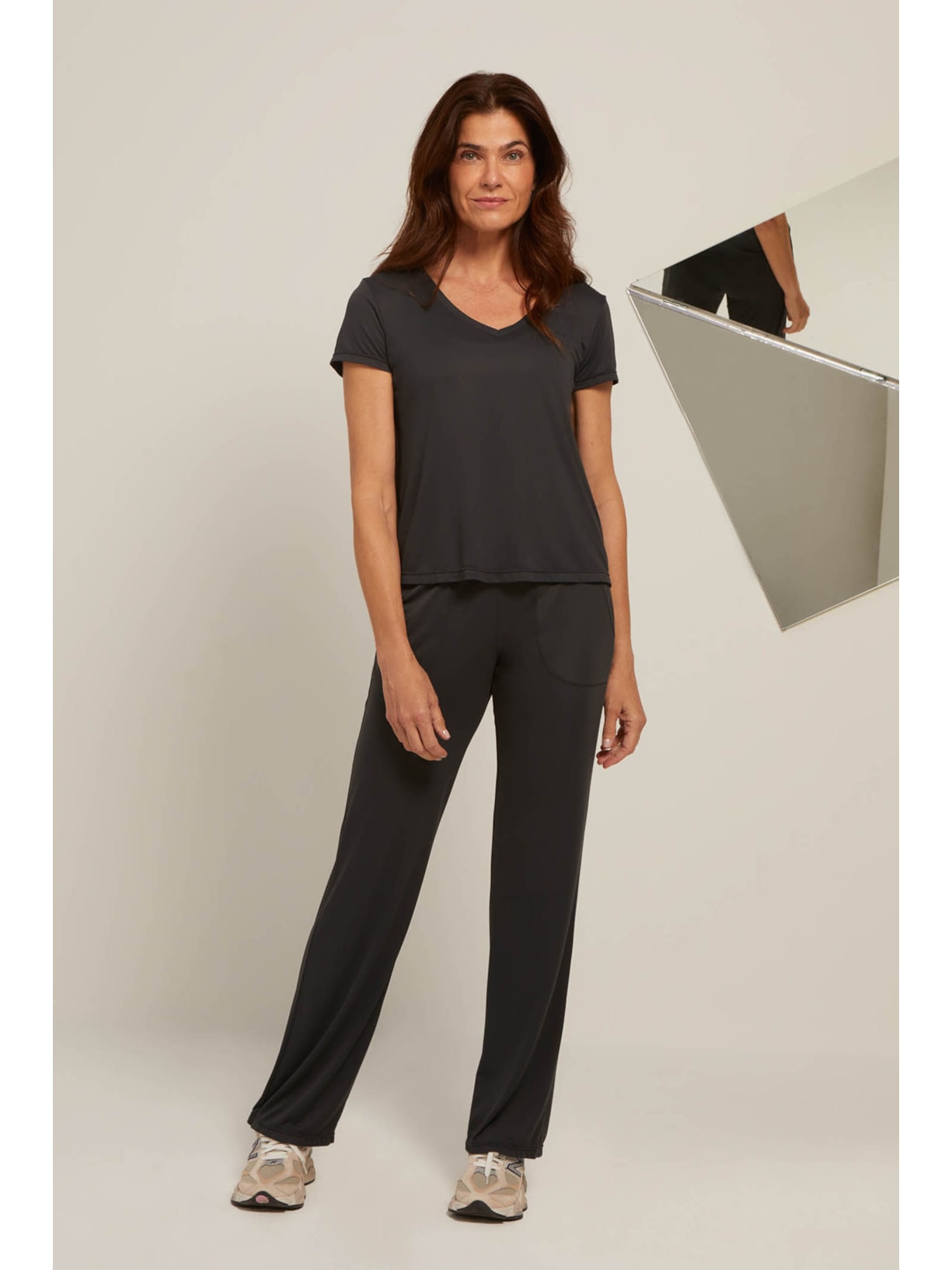 Camiseta Decote V Preta Dry Uv Palma Yogini