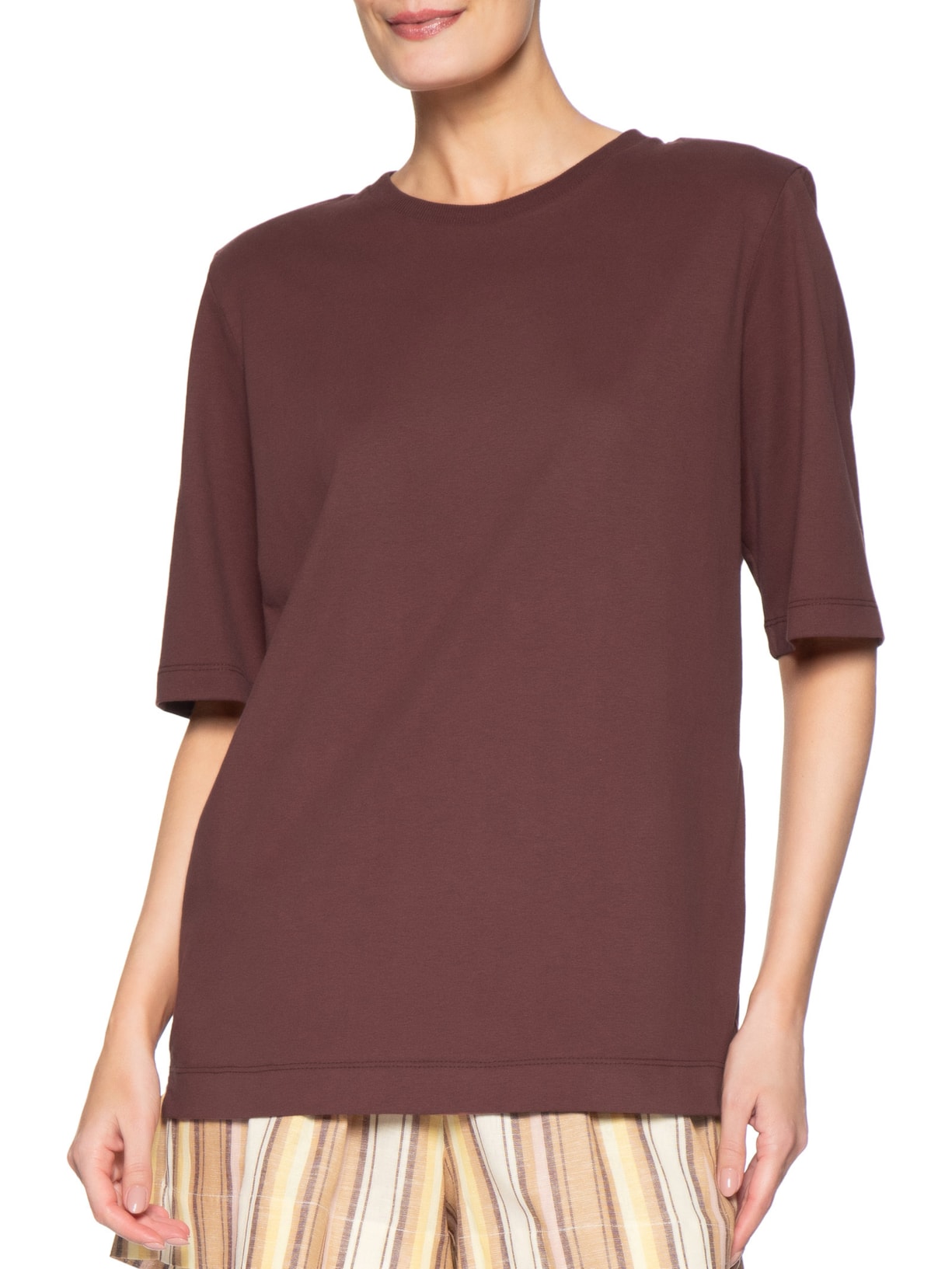 Camiseta Feminina Básica com Ombreira Marrom Dress To
