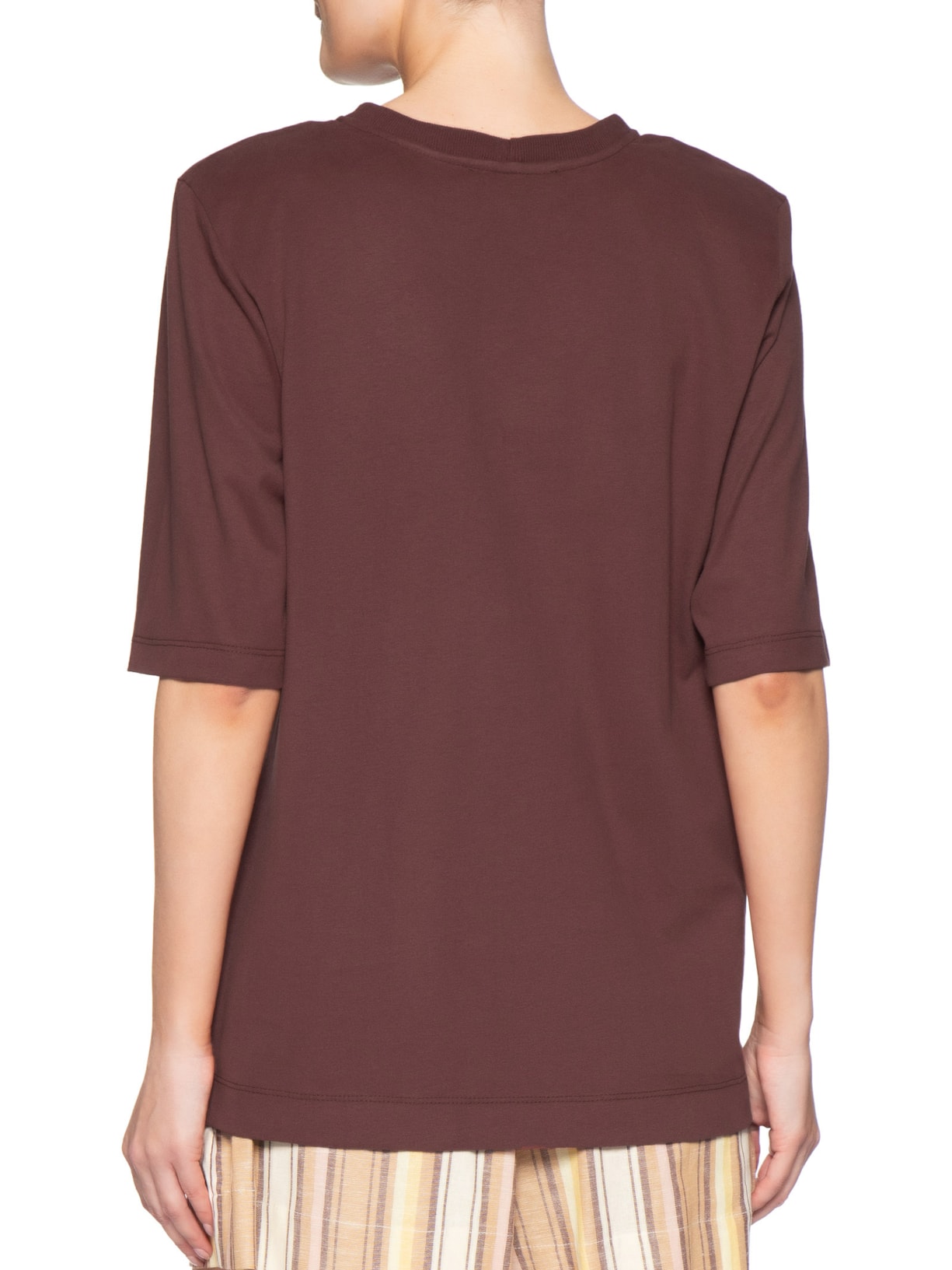 Camiseta Feminina Básica com Ombreira – Marrom Dress To
