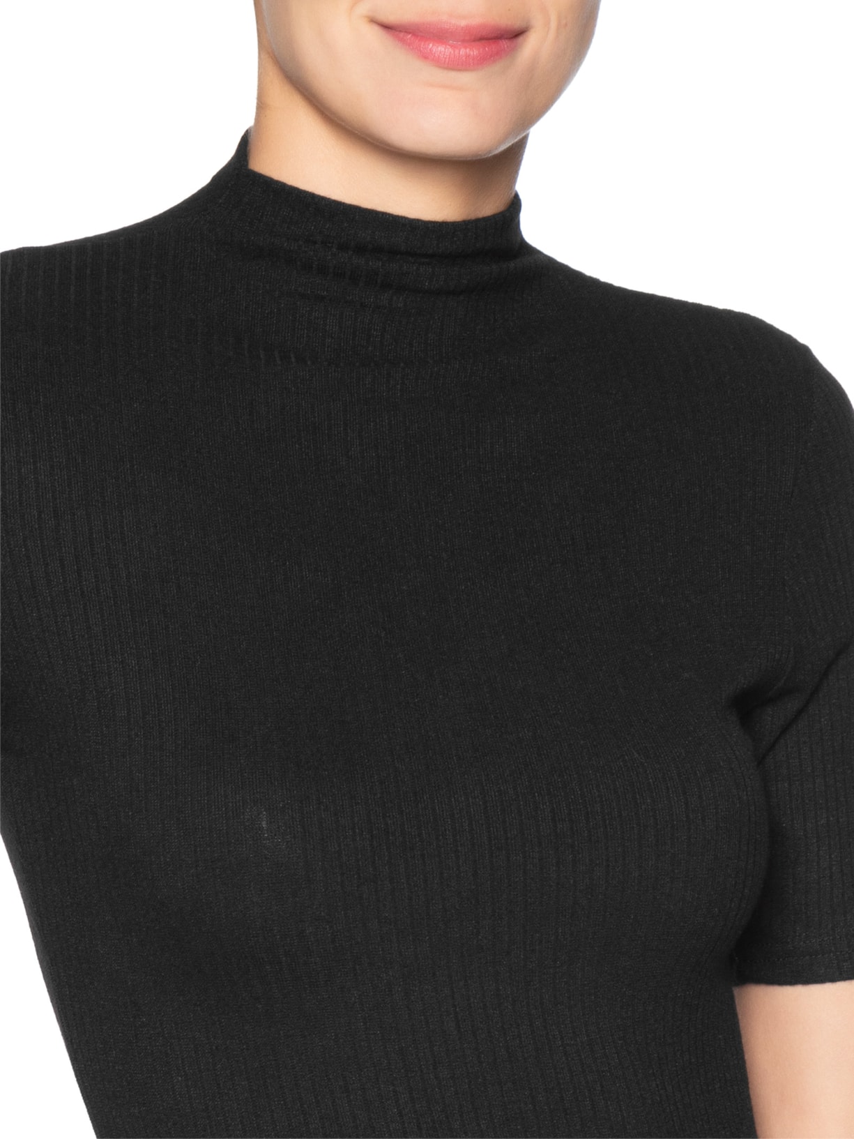 Camiseta Feminina Canelada Gola Alta Preto Basiq