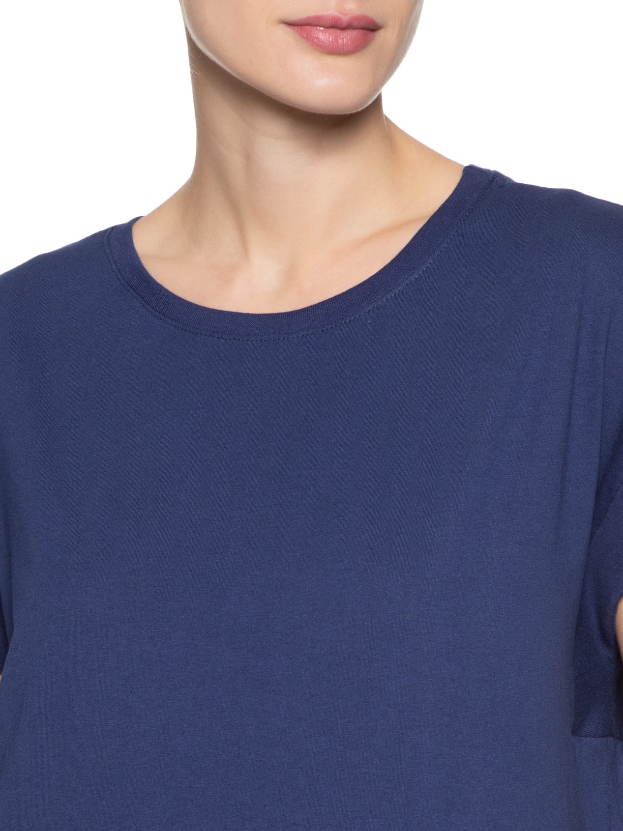 Camiseta Feminina Cava Alongada Básica Azul Basiq