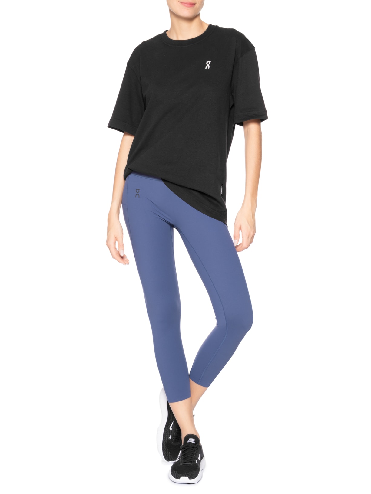 Camiseta Feminina Club-T Graphic Preto On Running