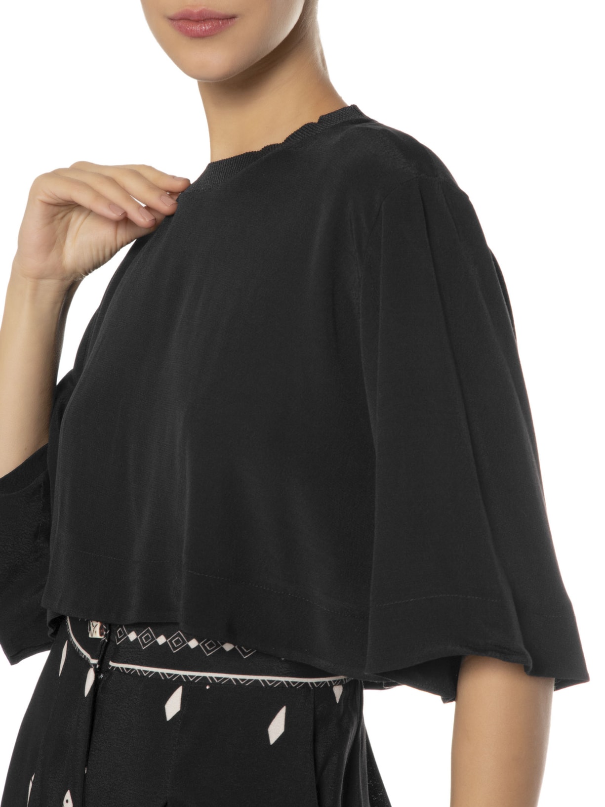 Camiseta Feminina Cropped Básica Preto Farm