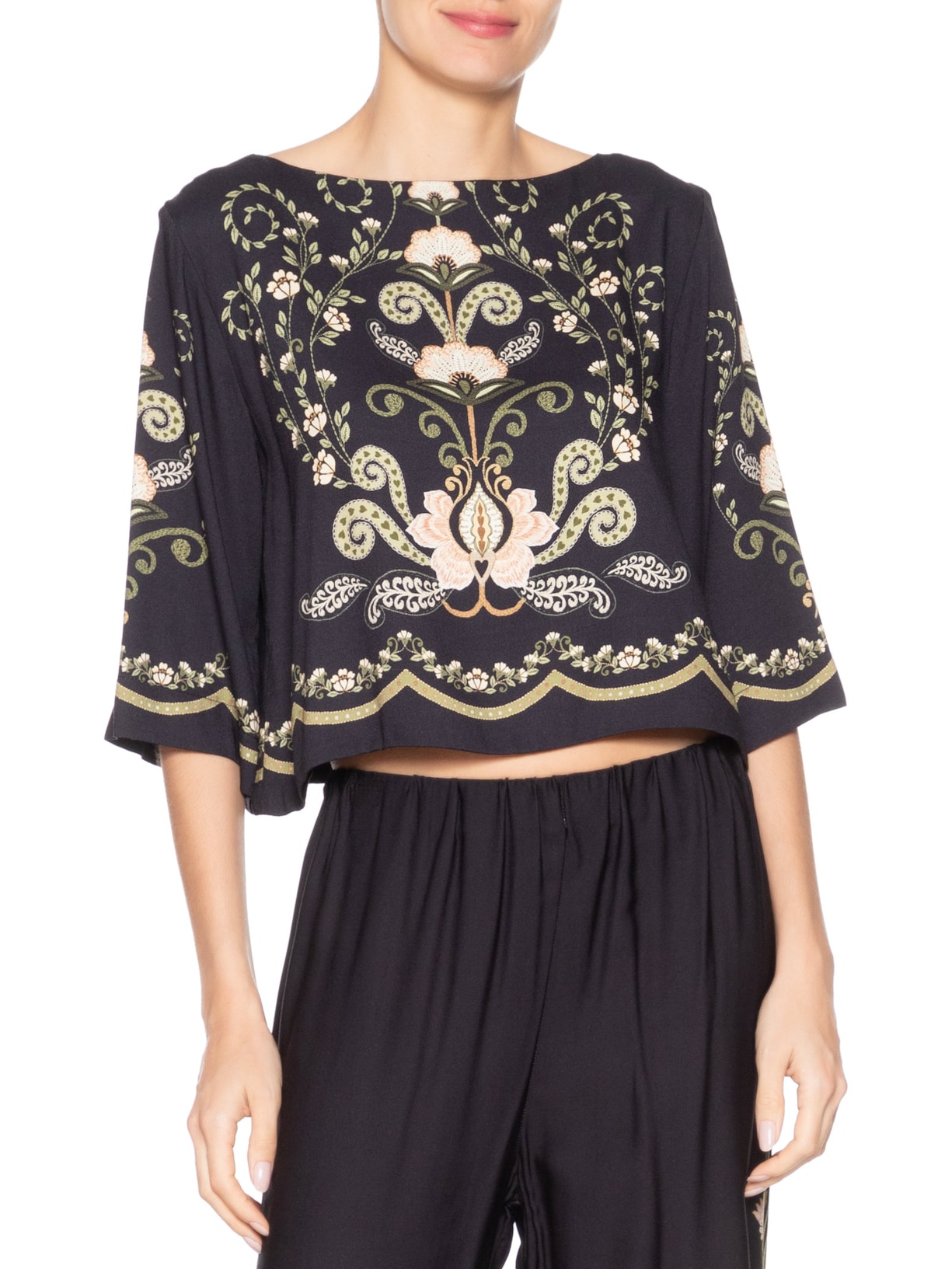 Camiseta Feminina Cropped Nikita Preto Farm