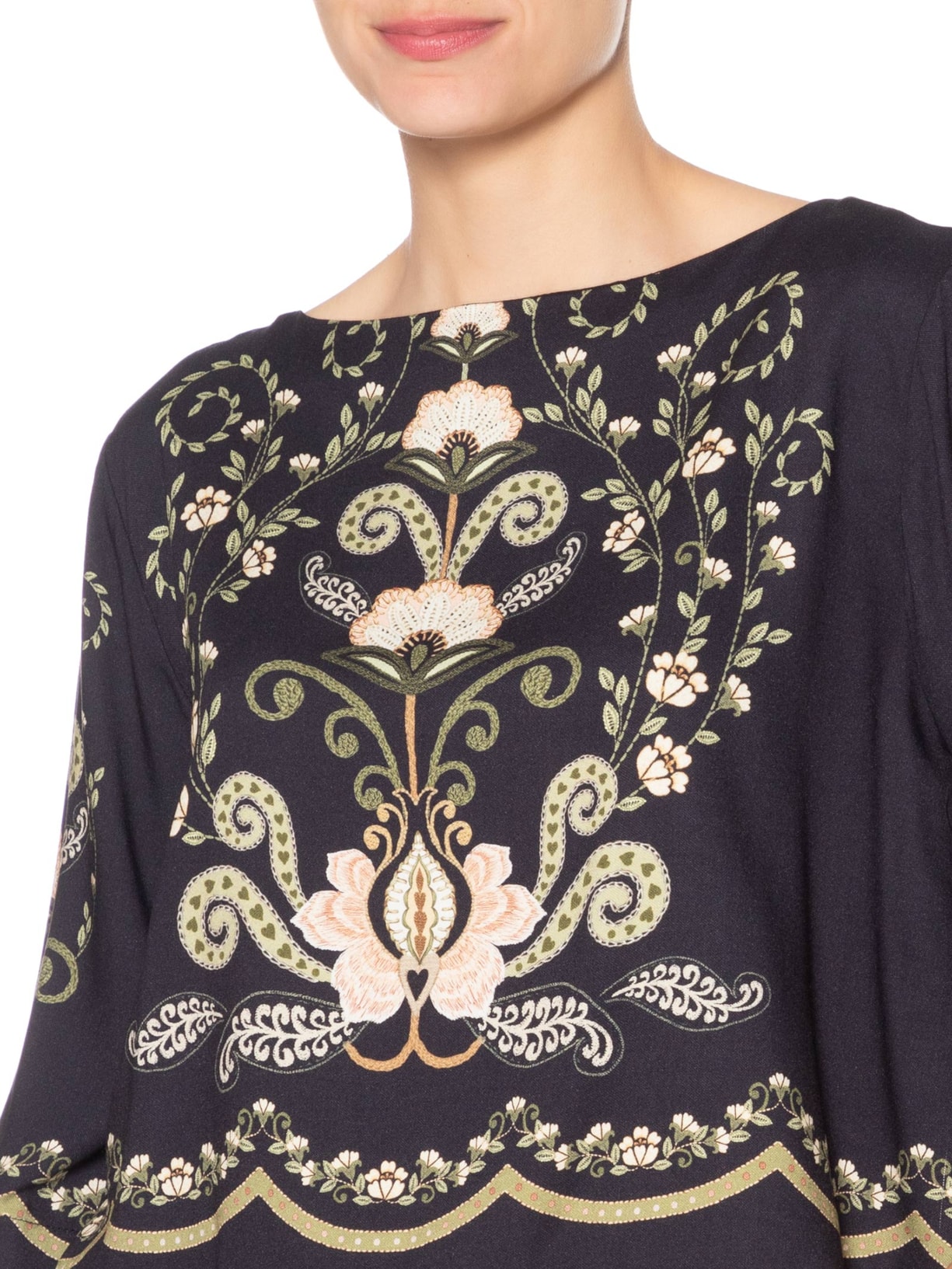 Camiseta Feminina Cropped Nikita Preto Farm