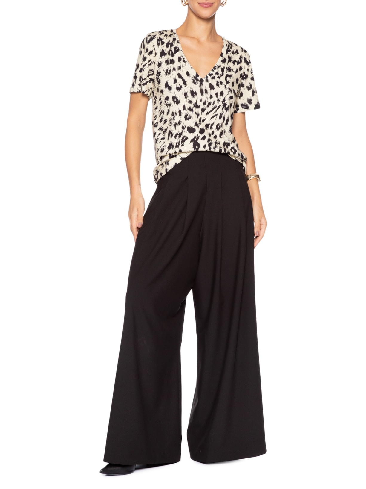 Camiseta Feminina Decote V Onça Abby Animal Print Animale