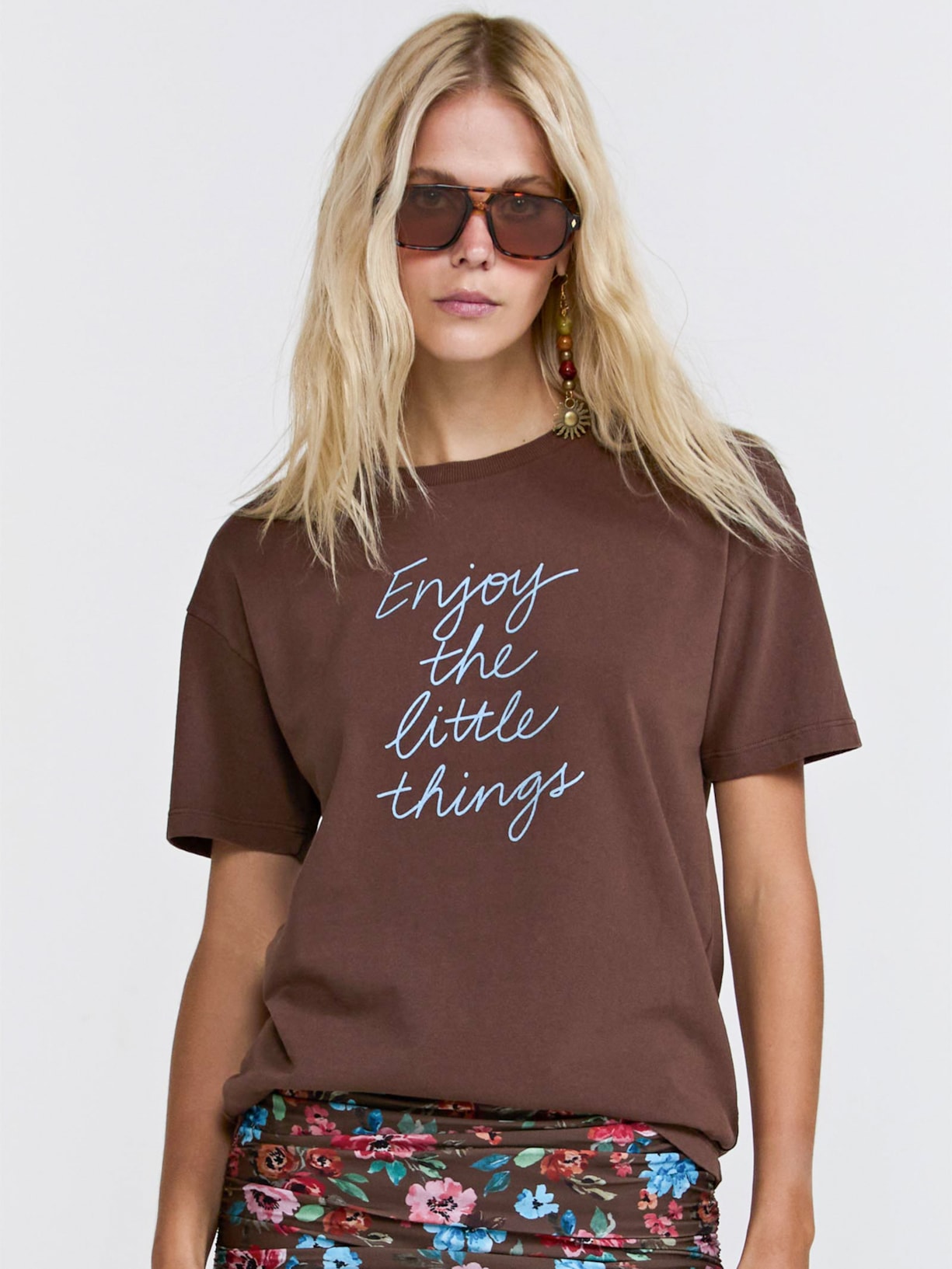 Camiseta Feminina Enjoy Marrom Triya