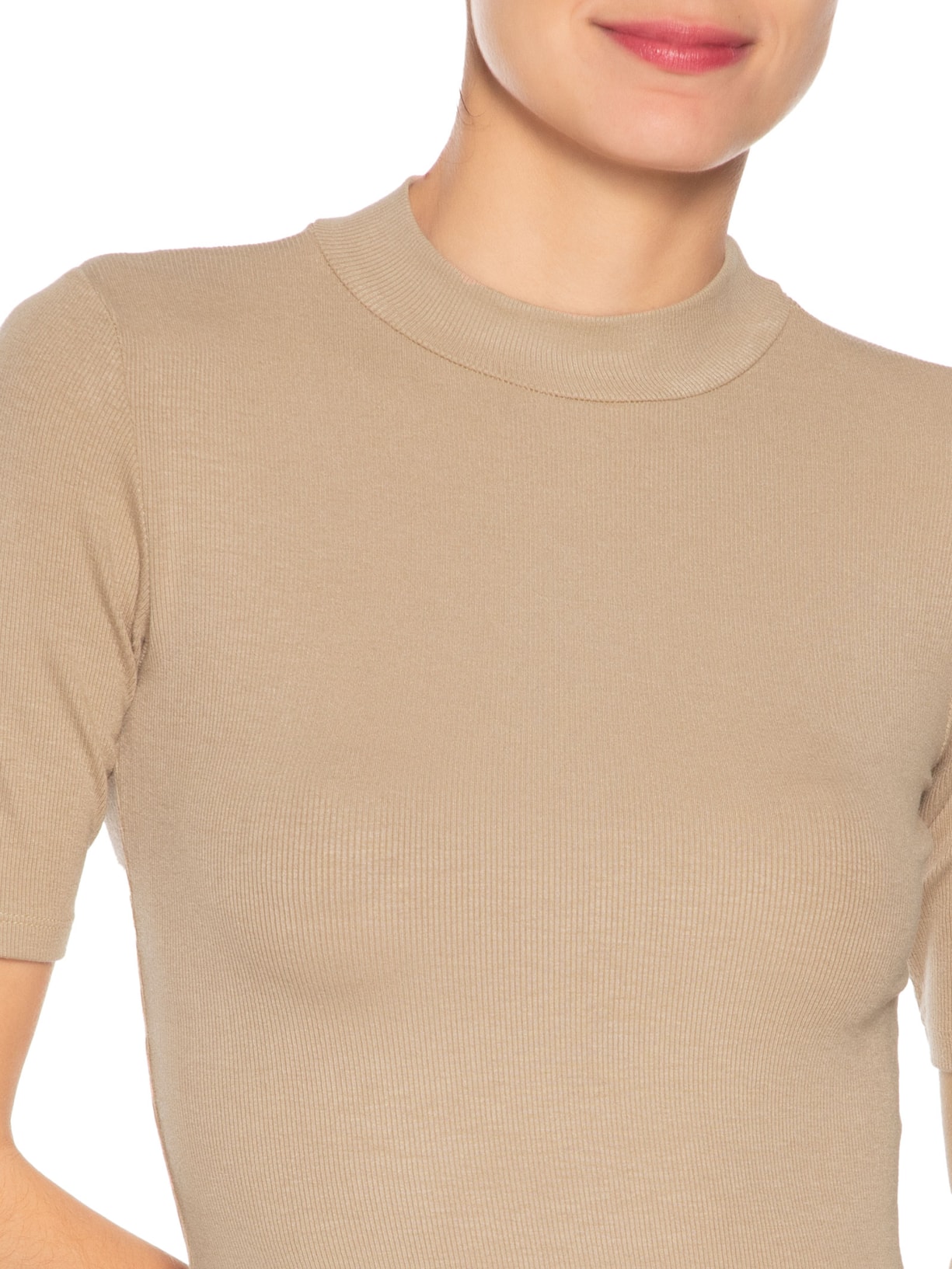 Camiseta Feminina Gola Alta Bege Basiq