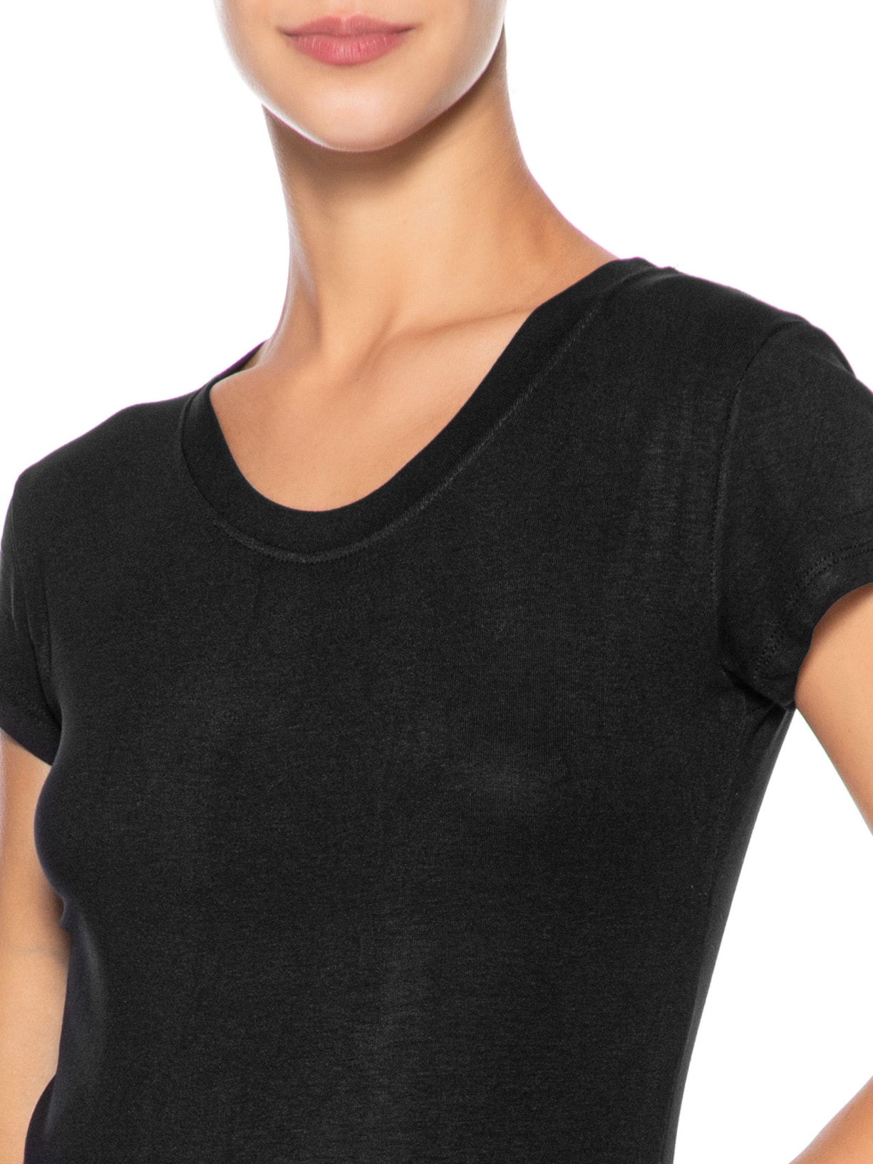 Camiseta Feminina Justa Ao Corpo Manga Curta Preto Basiq