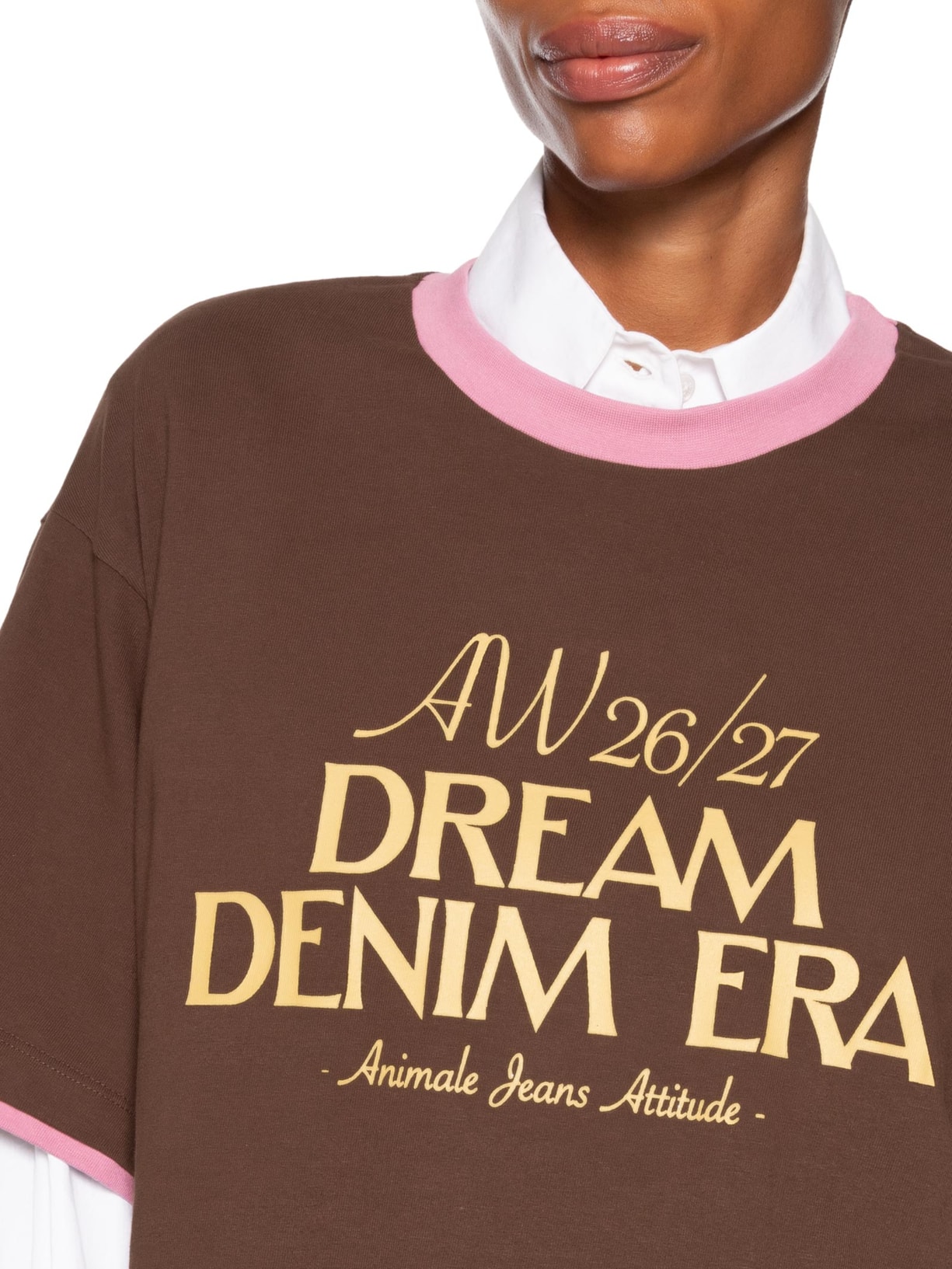 Camiseta Feminina Malha Contrastante Wild Heart Marrom Animale Jeans