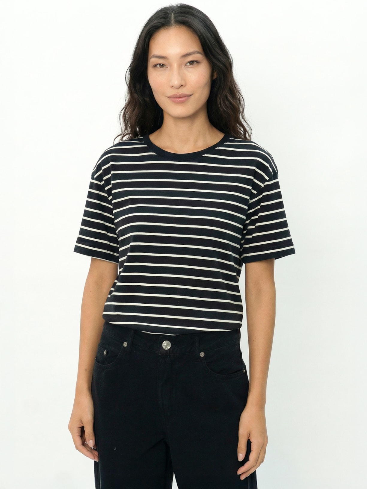 Camiseta Feminina Manga Curta Listras - Preto