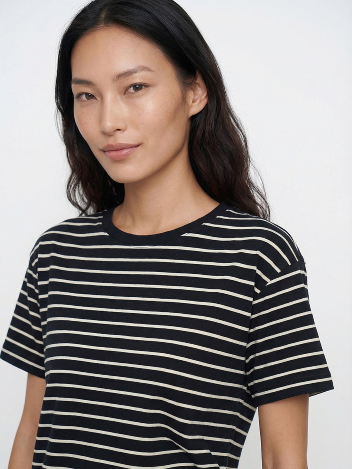 Camiseta Feminina Manga Curta Listras Preto Maria Filó