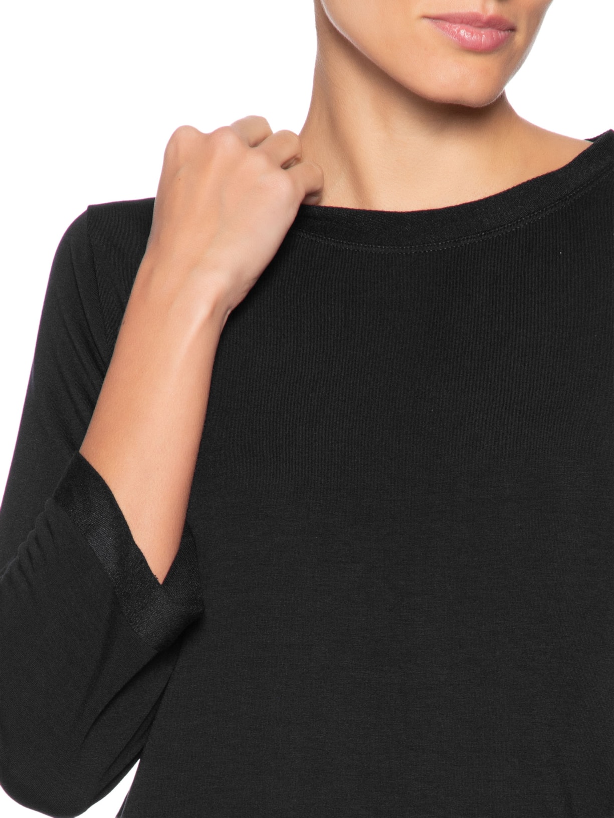 Camiseta Feminina Manga Três Quartos Preto Basiq
