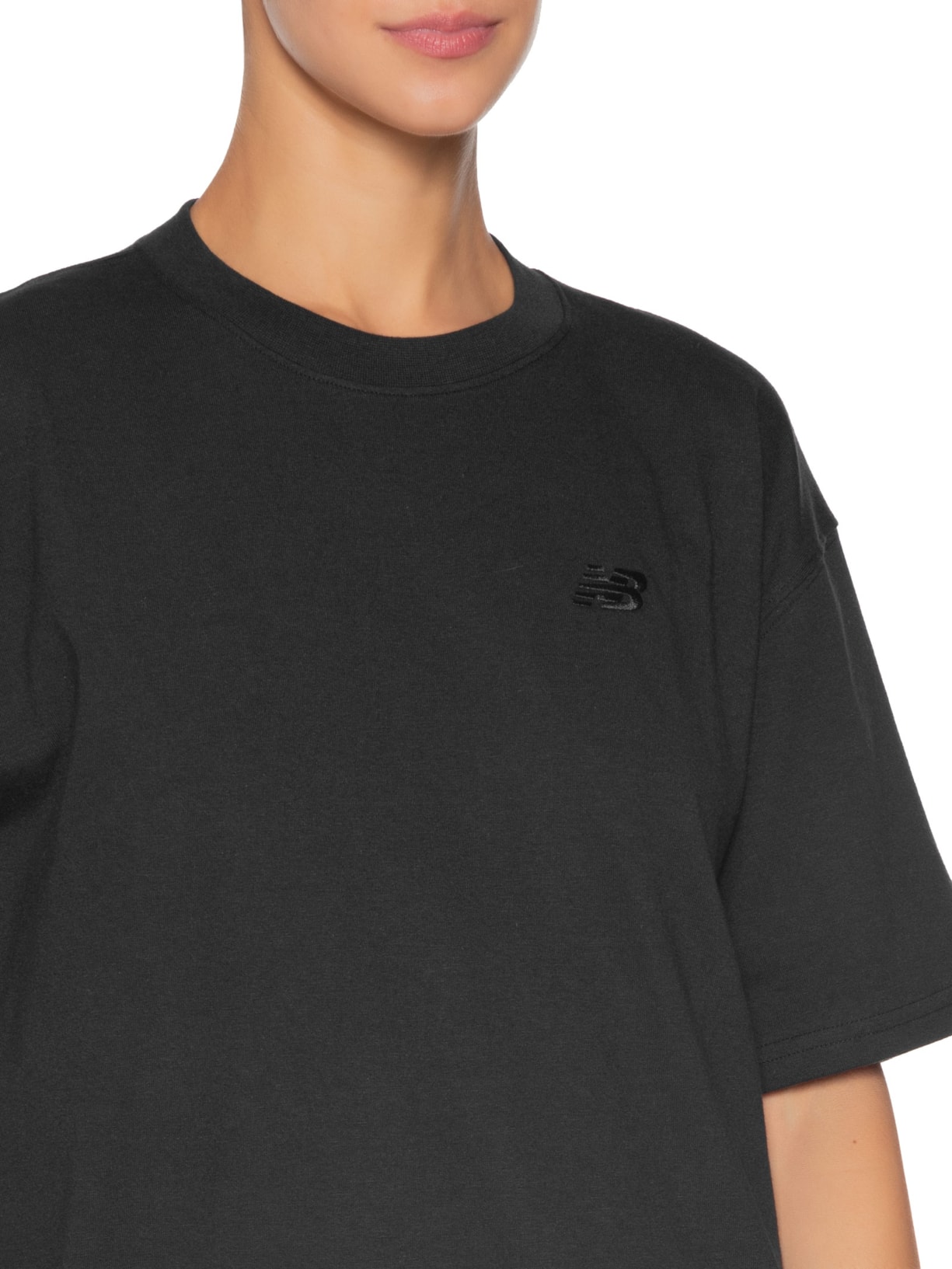 Camiseta Feminina Small Logo Over Preto New Balance