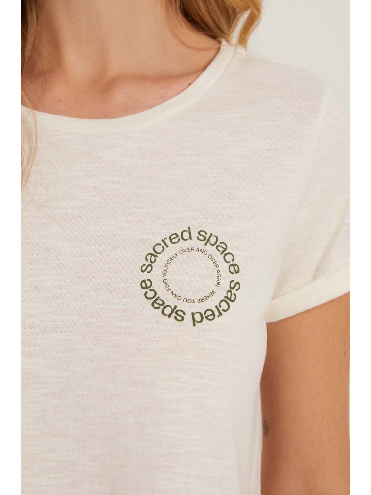 Camiseta Flamê Off White Algodão Sacred Space Yogini