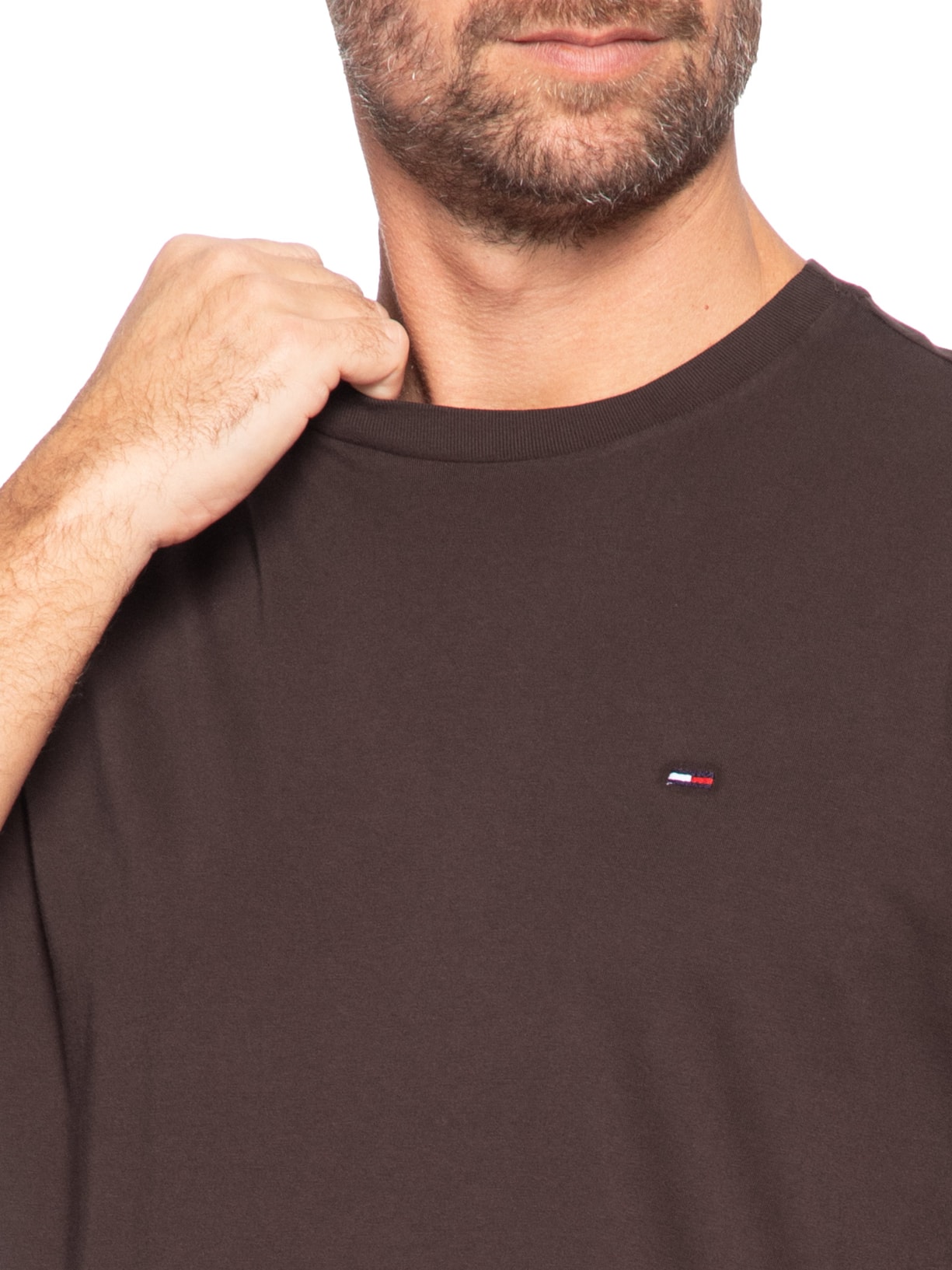 Camiseta Masculina Básica Bandeira Alongada Regular Fit Em Algodão Marrom Tommy Jeans