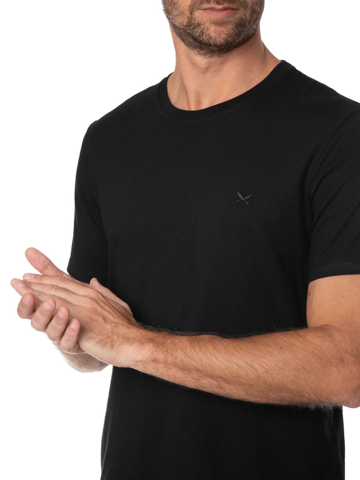 Camiseta Masculina Básica Peixe Bordado World Preto Hering