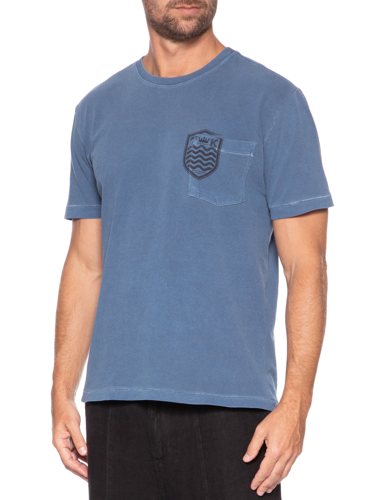 Camiseta Masculina Bolso Brasão Manga Curta Azul Osklen