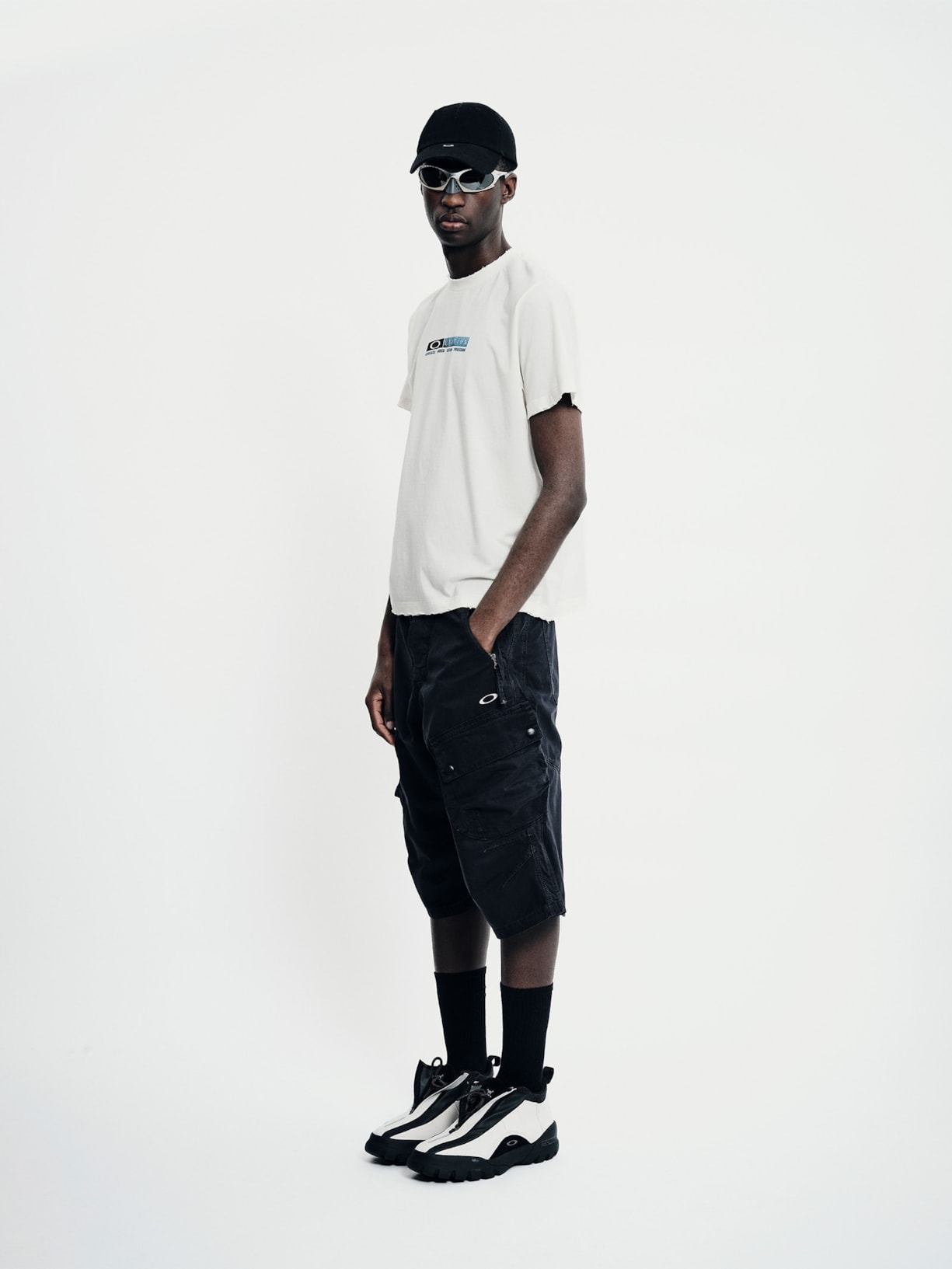 Camiseta Masculina Caution Branco Piet + Oakley