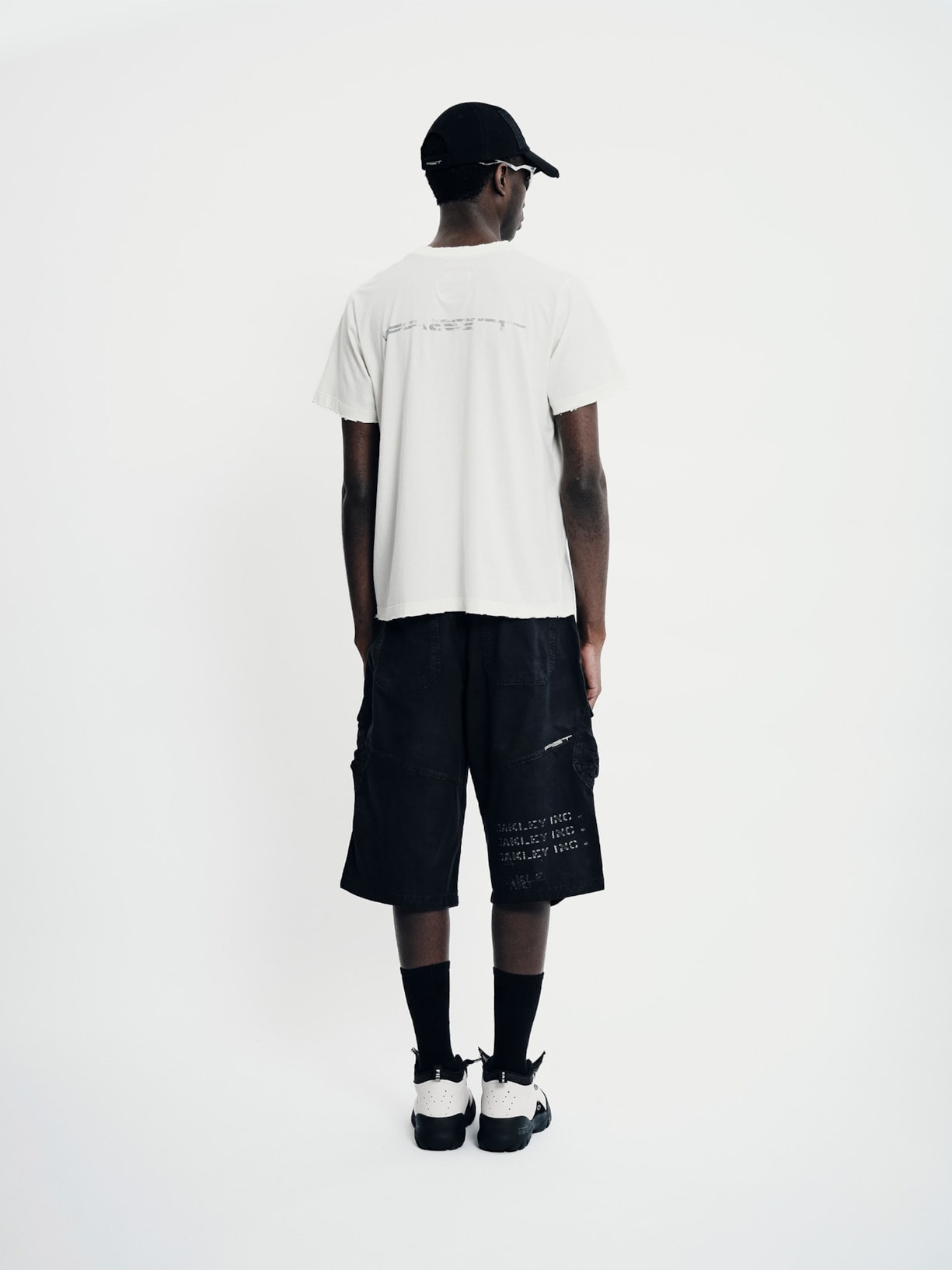 Camiseta Masculina Caution Branco Piet + Oakley