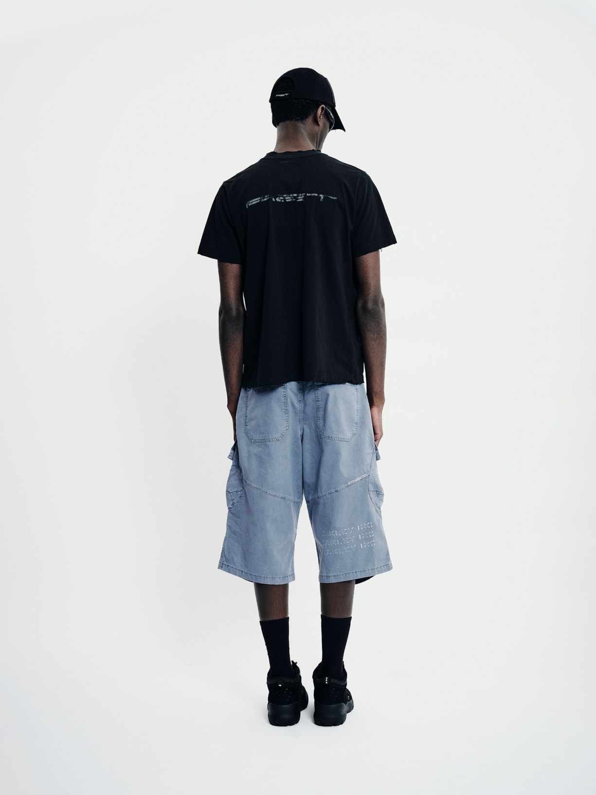 Camiseta Masculina Caution Preto Piet + Oakley