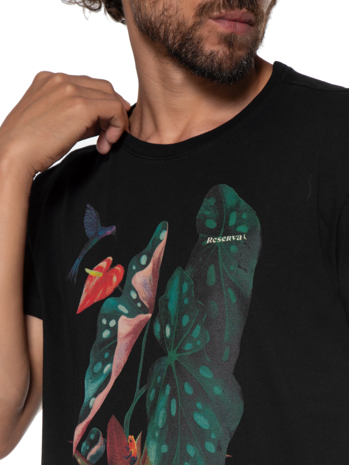 Camiseta Masculina Estampada Arranjo Tropics Preto Reserva