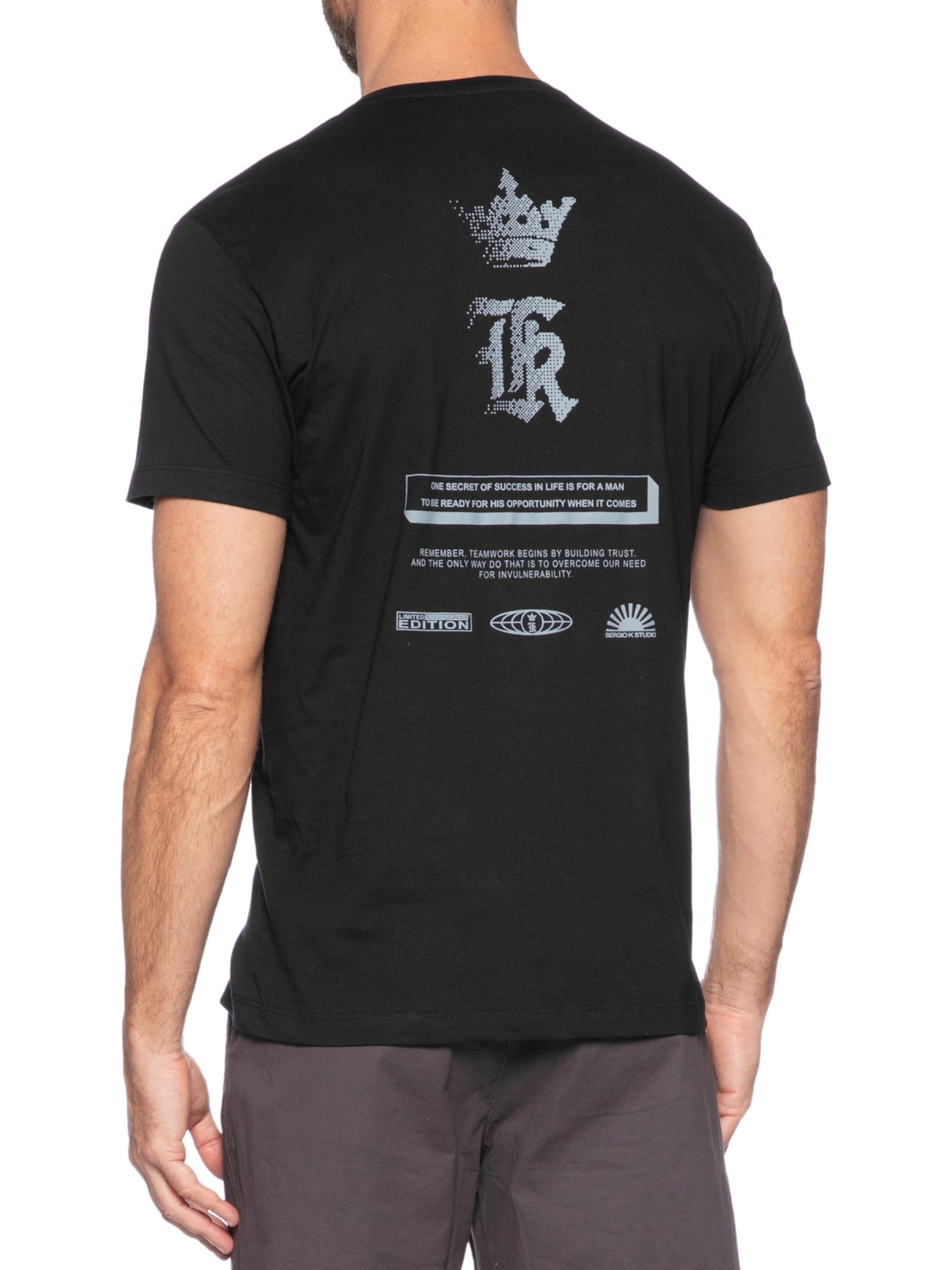 Camiseta Masculina Estampada Logo Mania Pixels Preto Sergio K