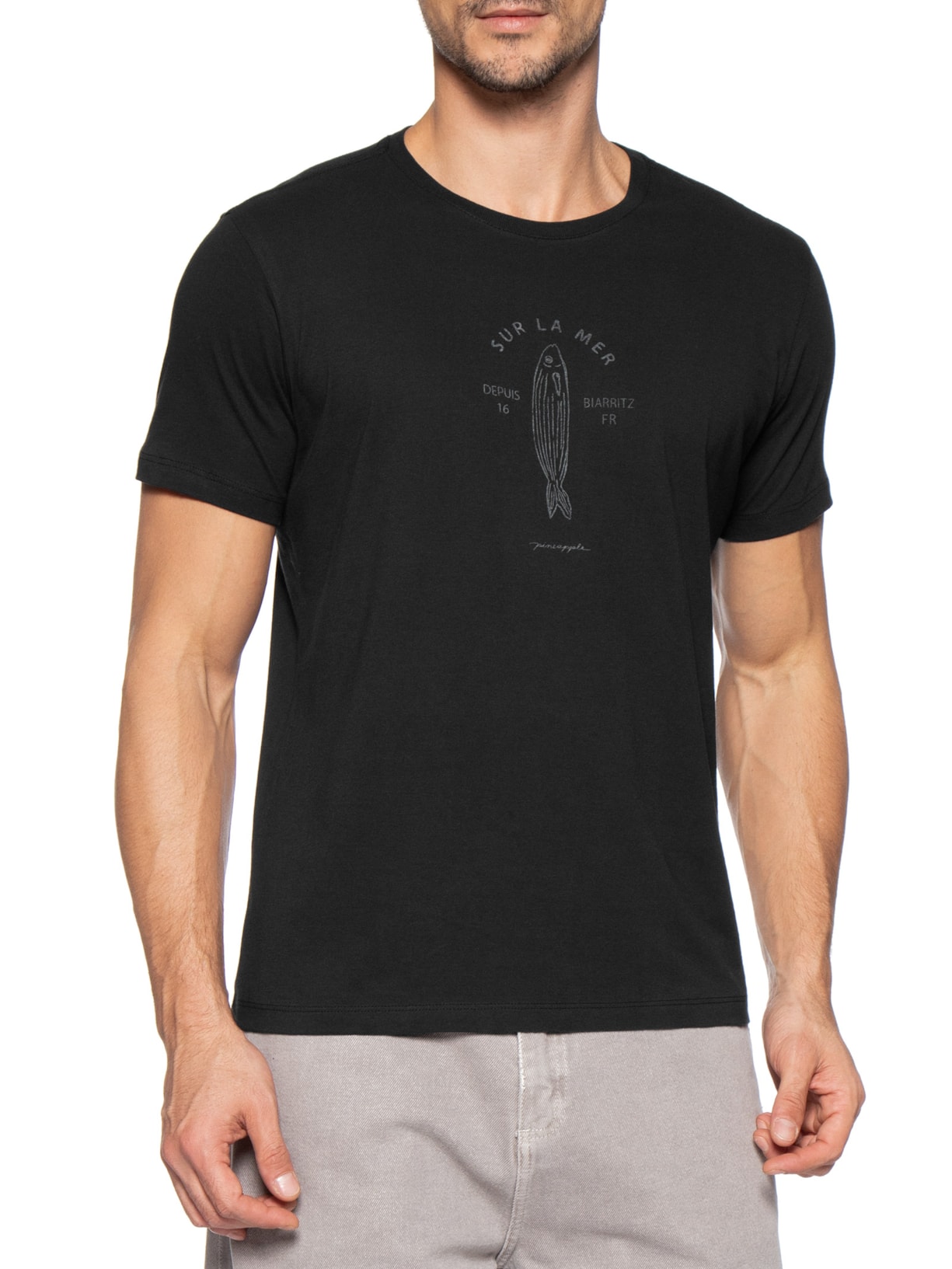 Camiseta Masculina Estampada Peixe Preto Pineapple