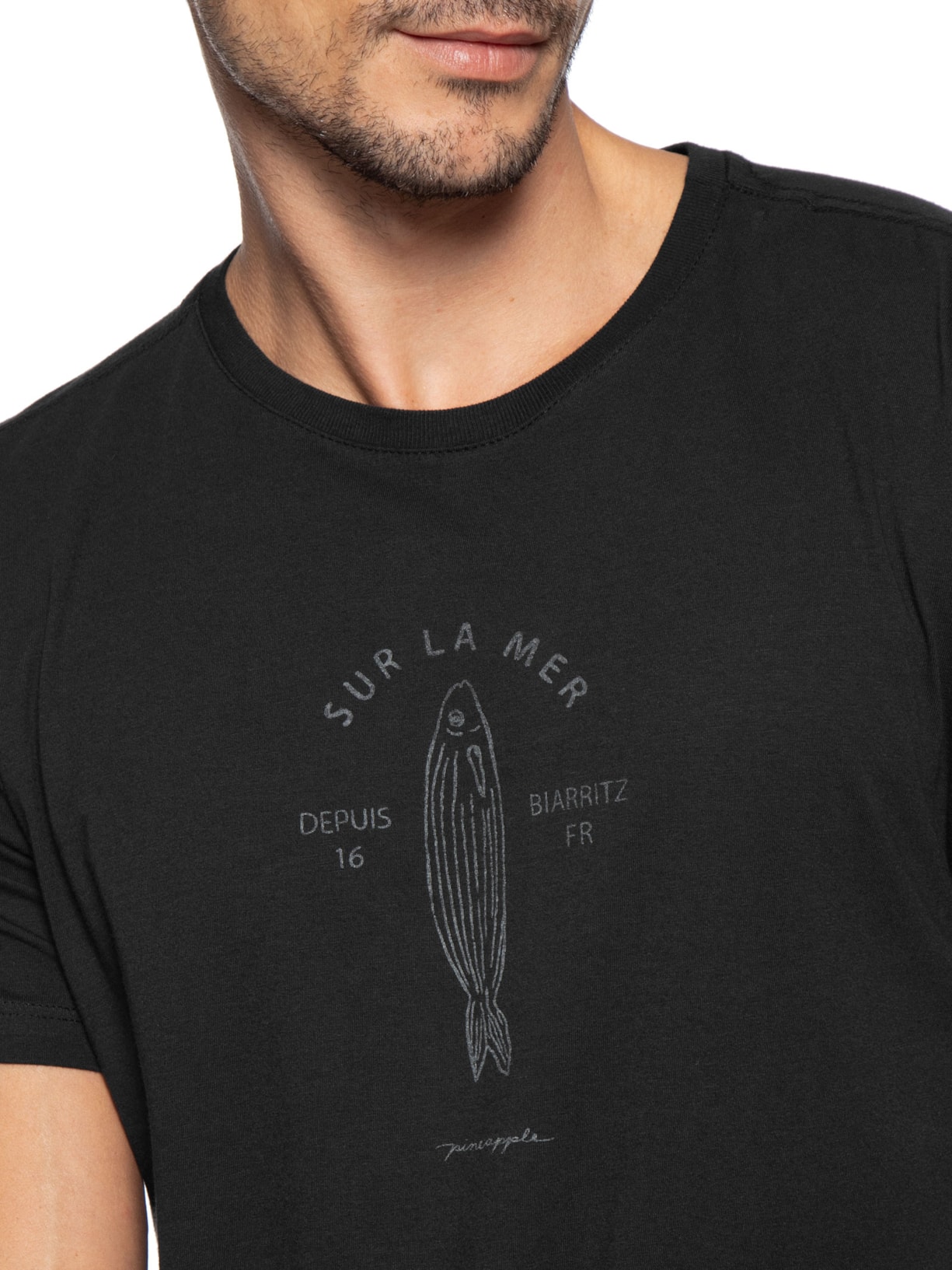 Camiseta Masculina Estampada Peixe Preto Pineapple