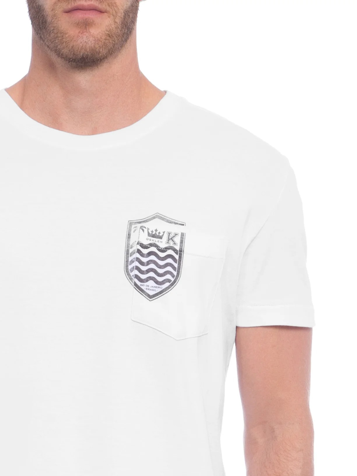 Camiseta Masculina Manga Curta Bolso Brasão Branco Osklen