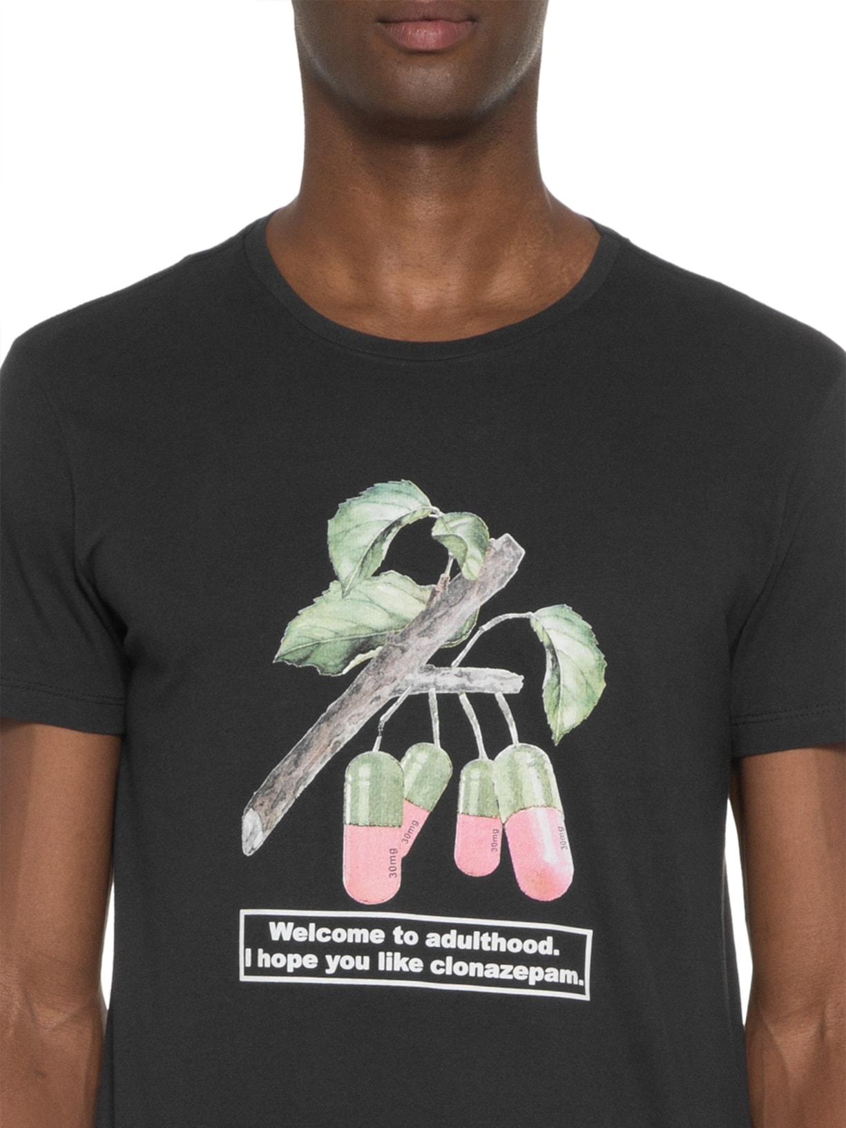 Camiseta Masculina Manga Curta Botânica Pills Preto Sergio K