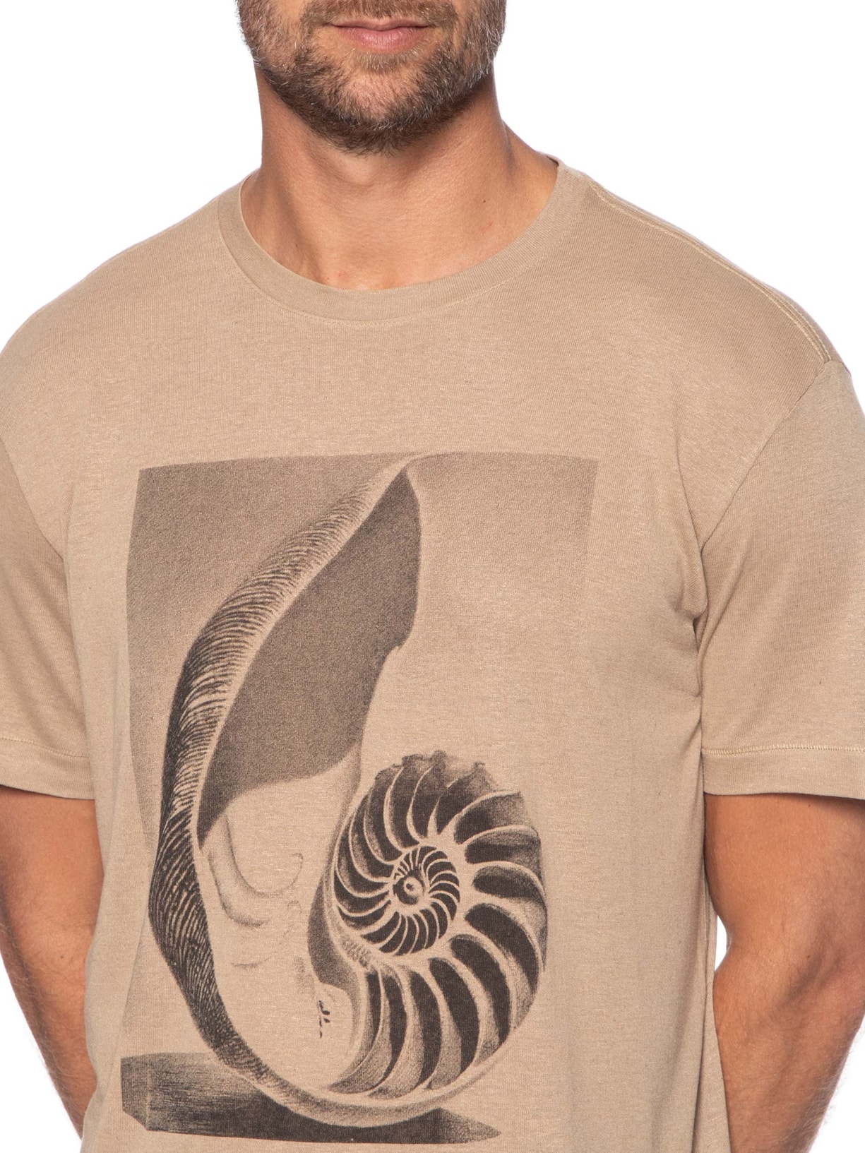 Camiseta Masculina Manga Curta Gola Careca Concha Caiçara Bege Osklen