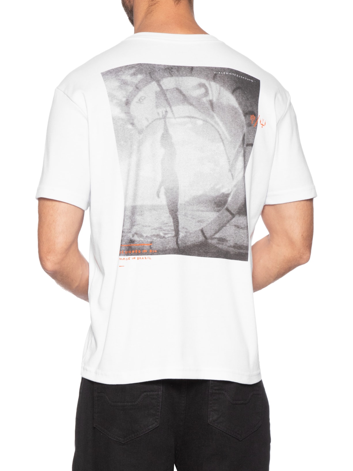 Camiseta Masculina Manga Curta Gola Careca Kite Poster Over Branco Osklen