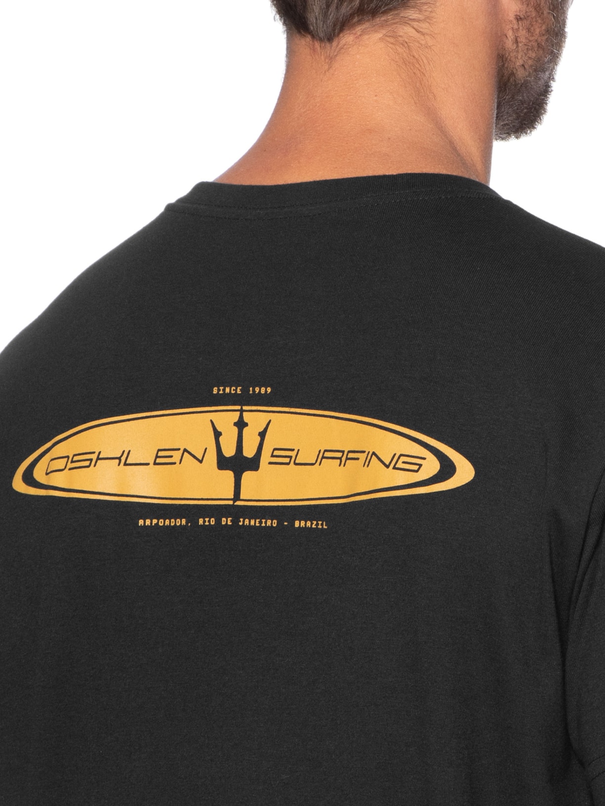 Camiseta Masculina Manga Curta Gola Careca Realm Over Preto Osklen